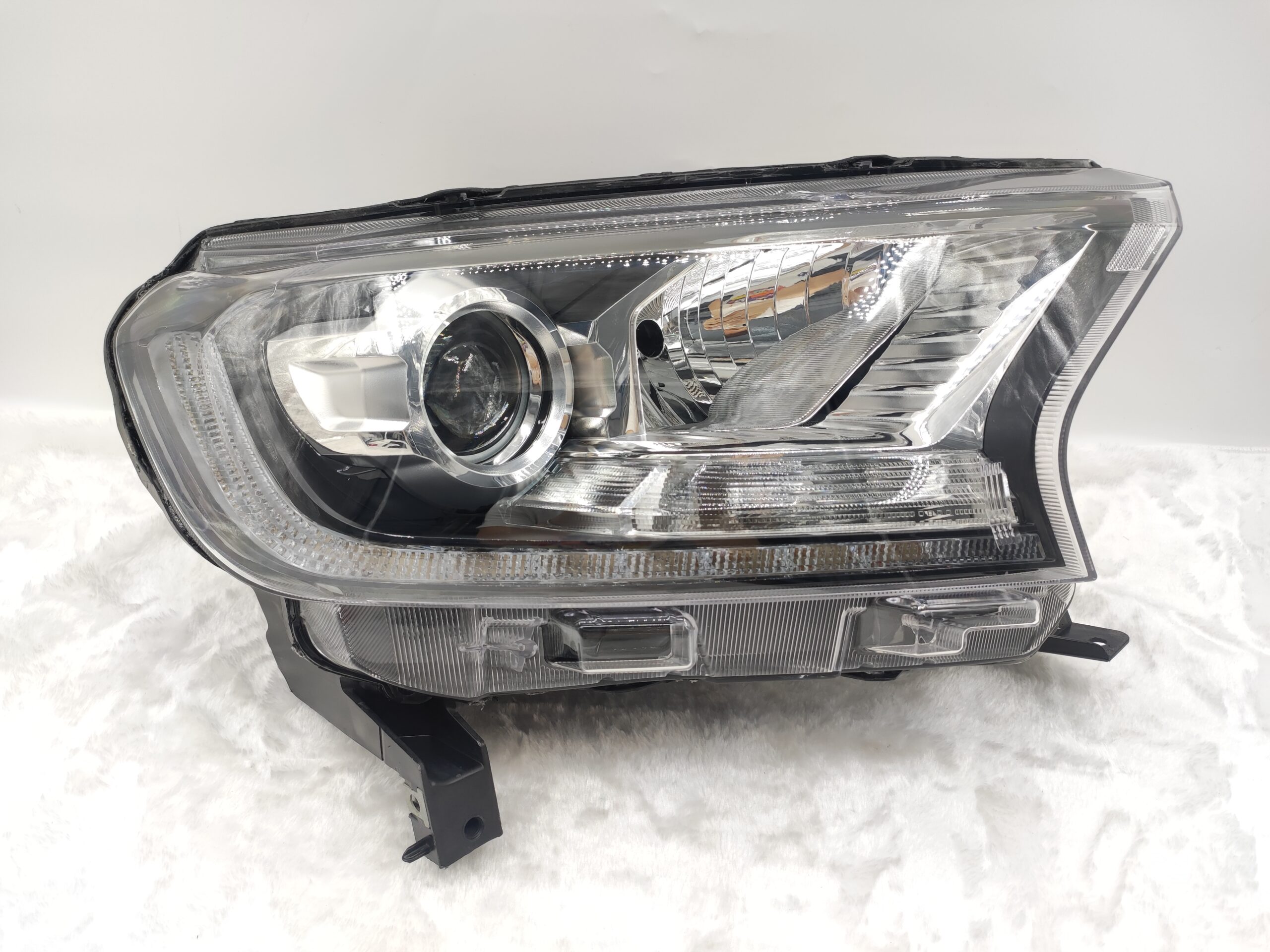 FORD EVEREST RANGER 2015-2019 XENON R.H.S HEADLIGHT ASSEMBLY