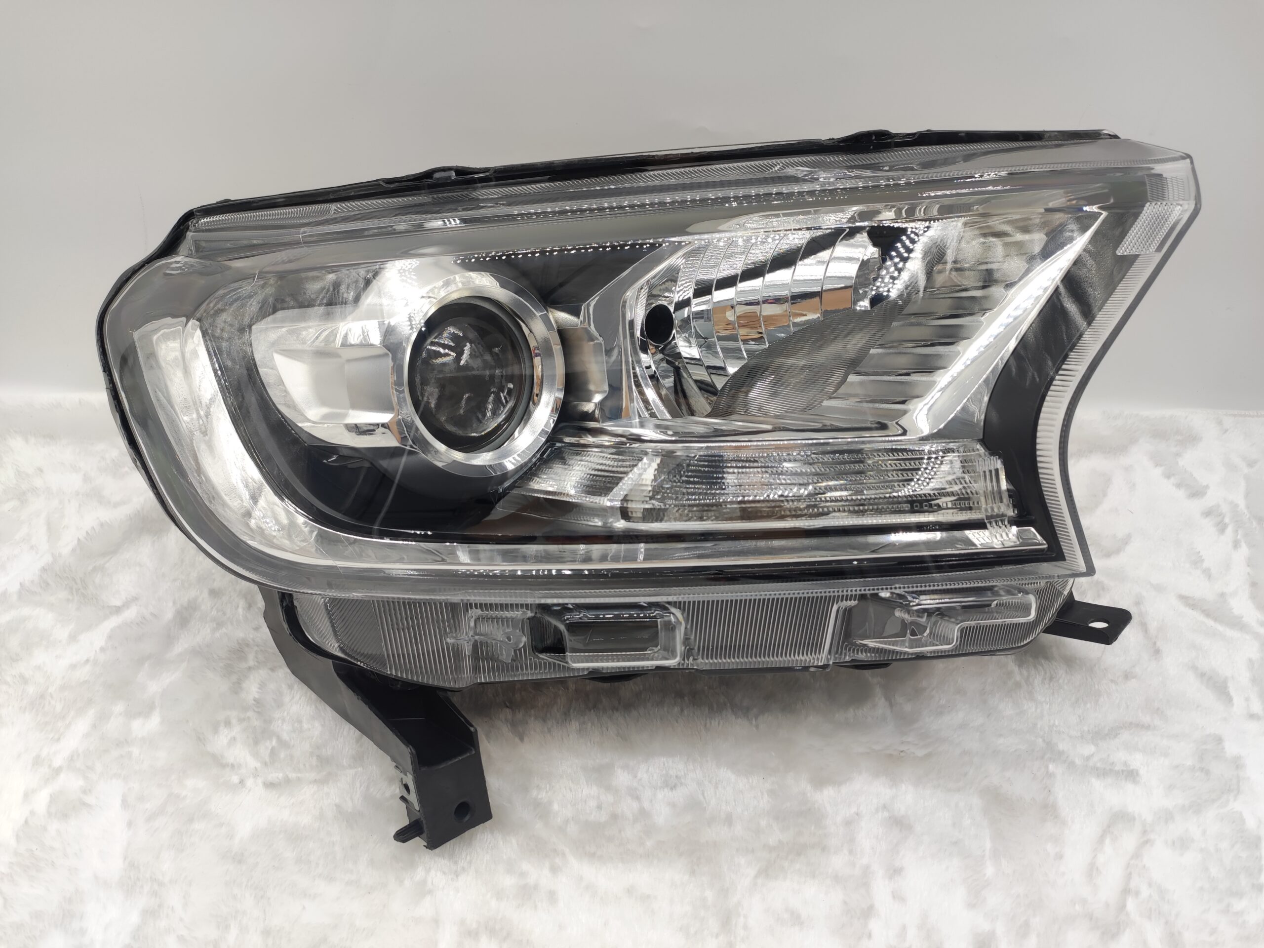 FORD EVEREST RANGER 2015-2019 HALOGEN R.H.S HEADLIGHT ASSEMBLY