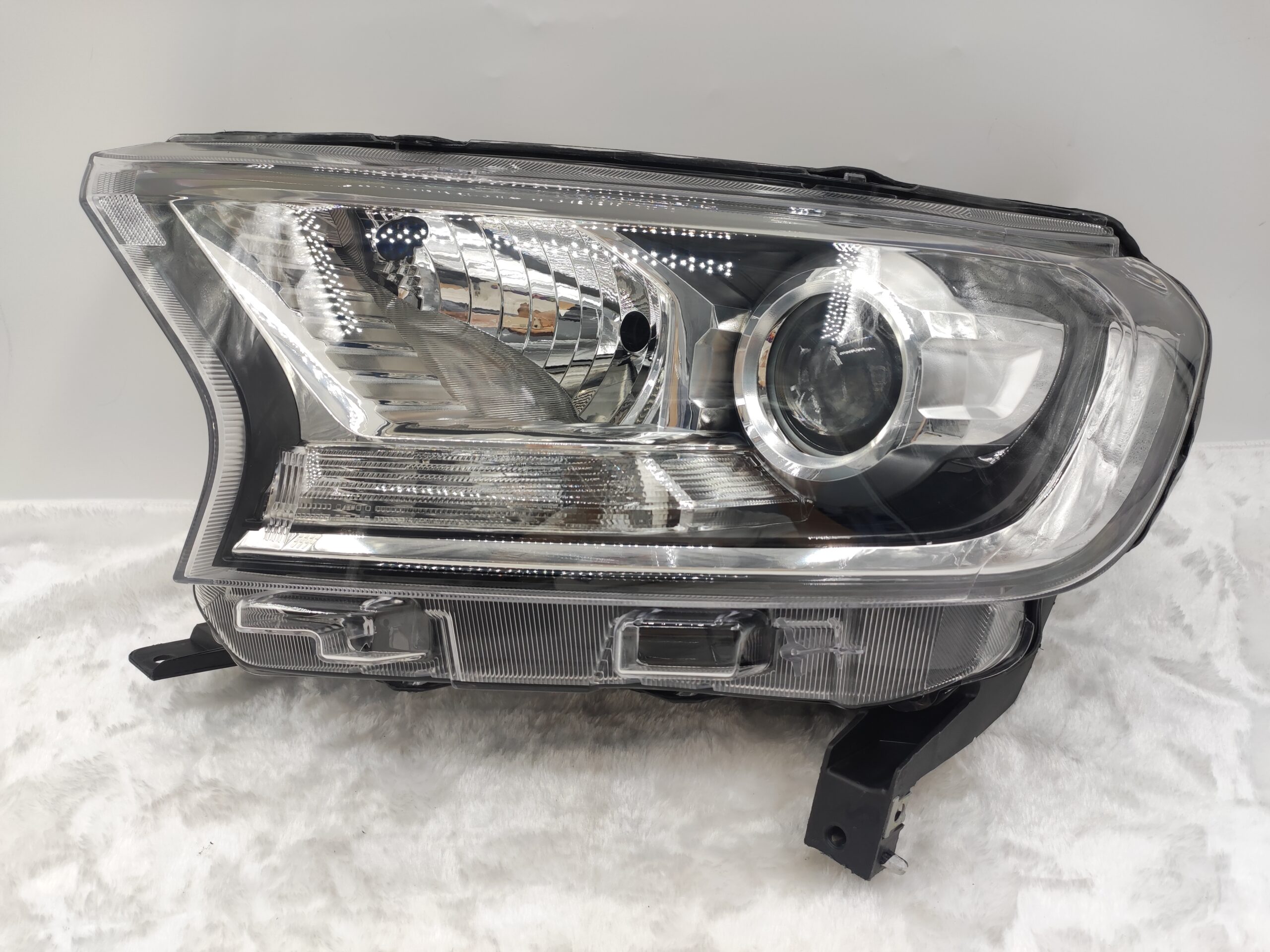 FORD EVEREST RANGER 2015-2019 HALOGEN L.H.S HEADLIGHT ASSEMBLY