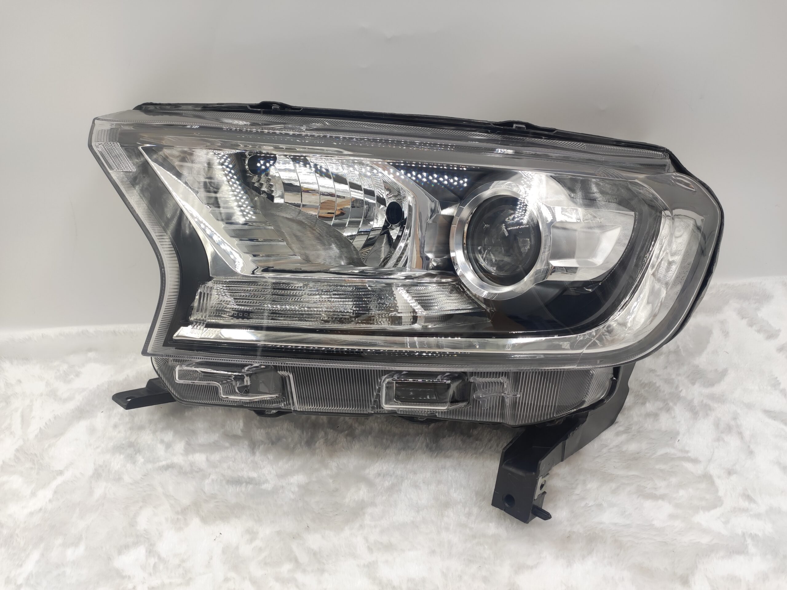 FORD EVEREST RANGER 2015-2019 HALOGEN L.H.S HEADLIGHT ASSEMBLY