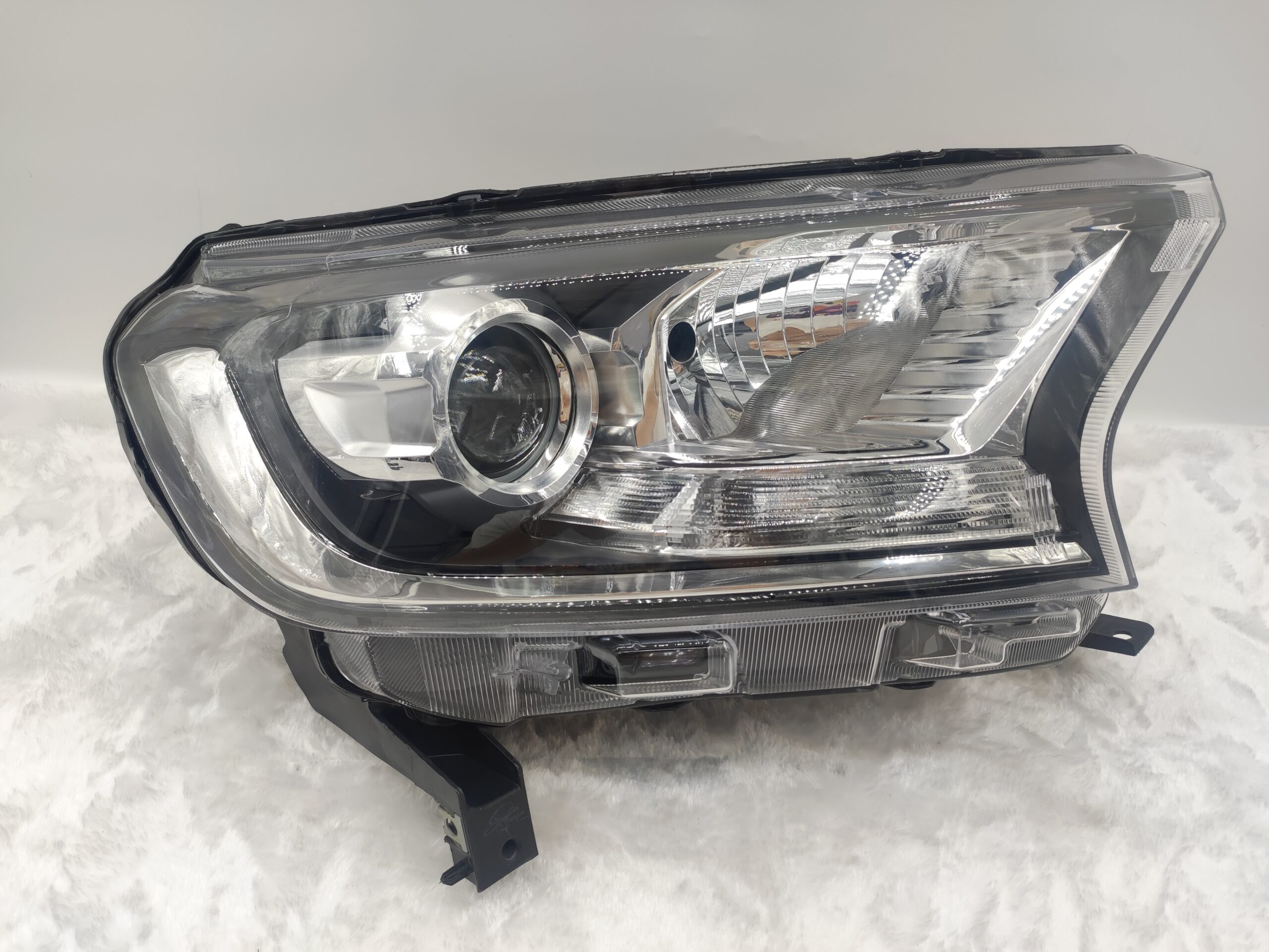 FORD EVEREST RANGER 2015-2019 HALOGEN R.H.S HEADLIGHT ASSEMBLY