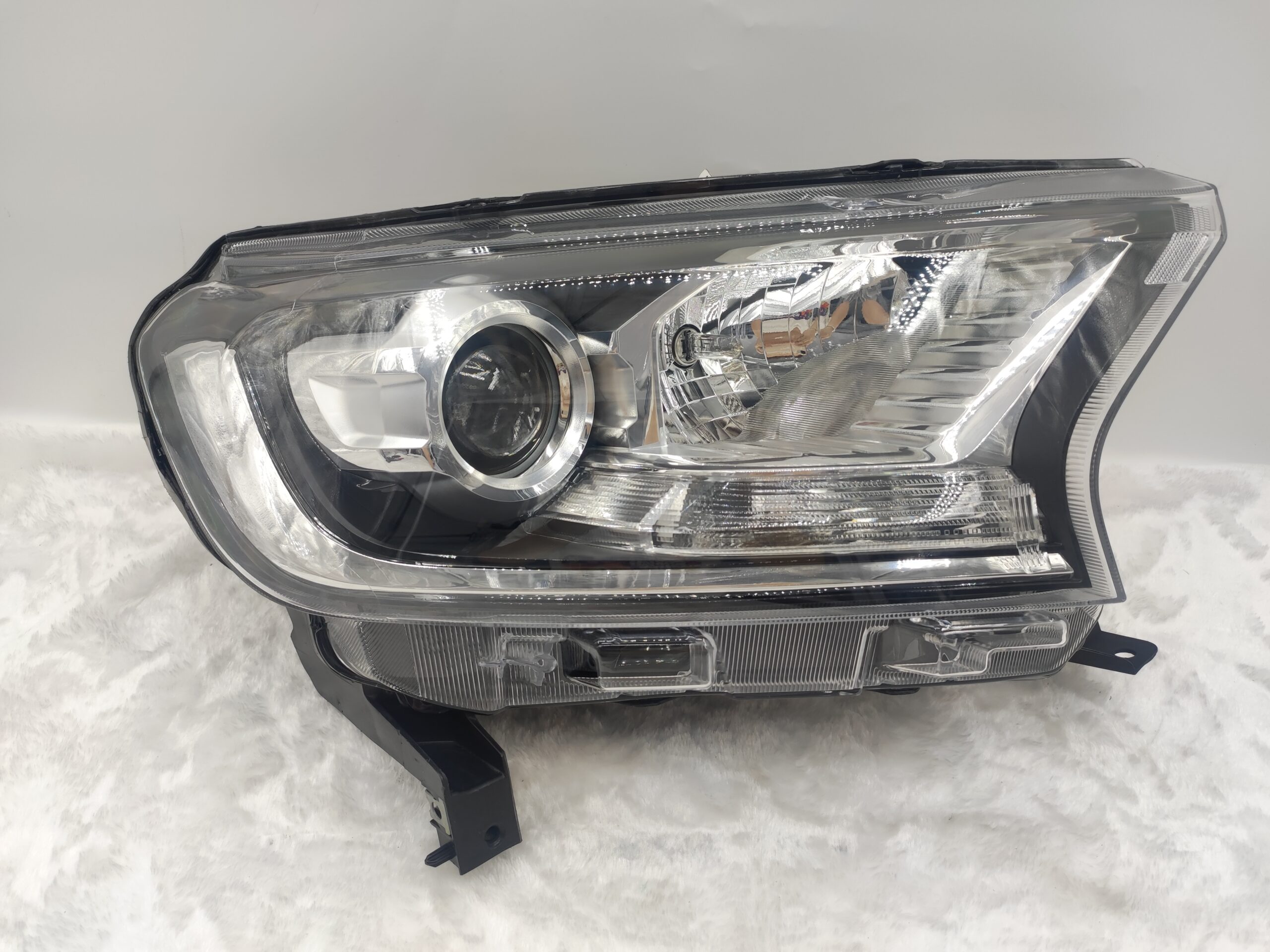 FORD EVEREST RANGER 2015-2019 HALOGEN R.H.S HEADLIGHT ASSEMBLY