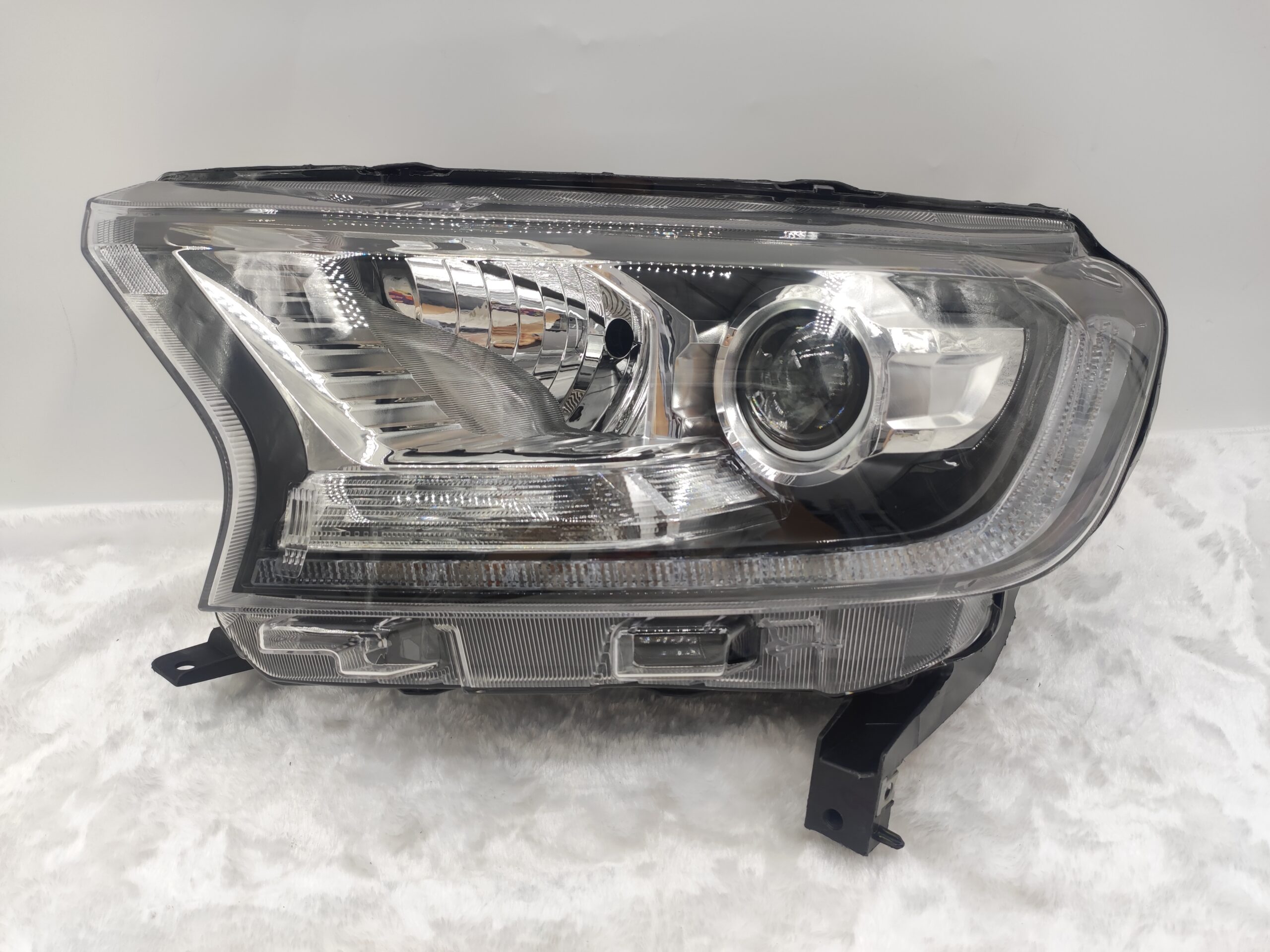 FORD EVEREST RANGER 2015-2019 XENON L.H.S HEADLIGHT ASSEMBLY