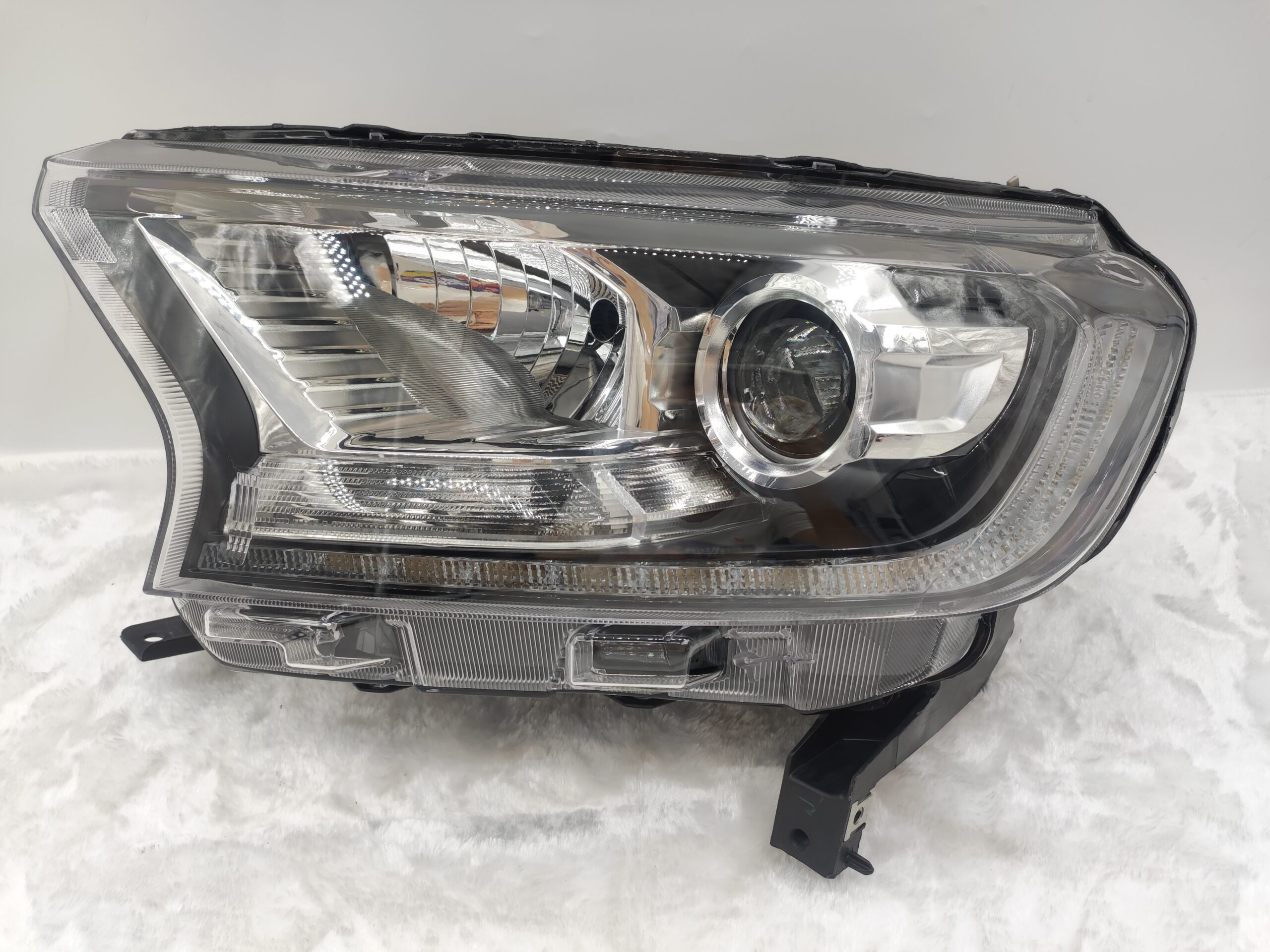 FORD EVEREST RANGER 2015-2019 XENON L.H.S HEADLIGHT ASSEMBLY