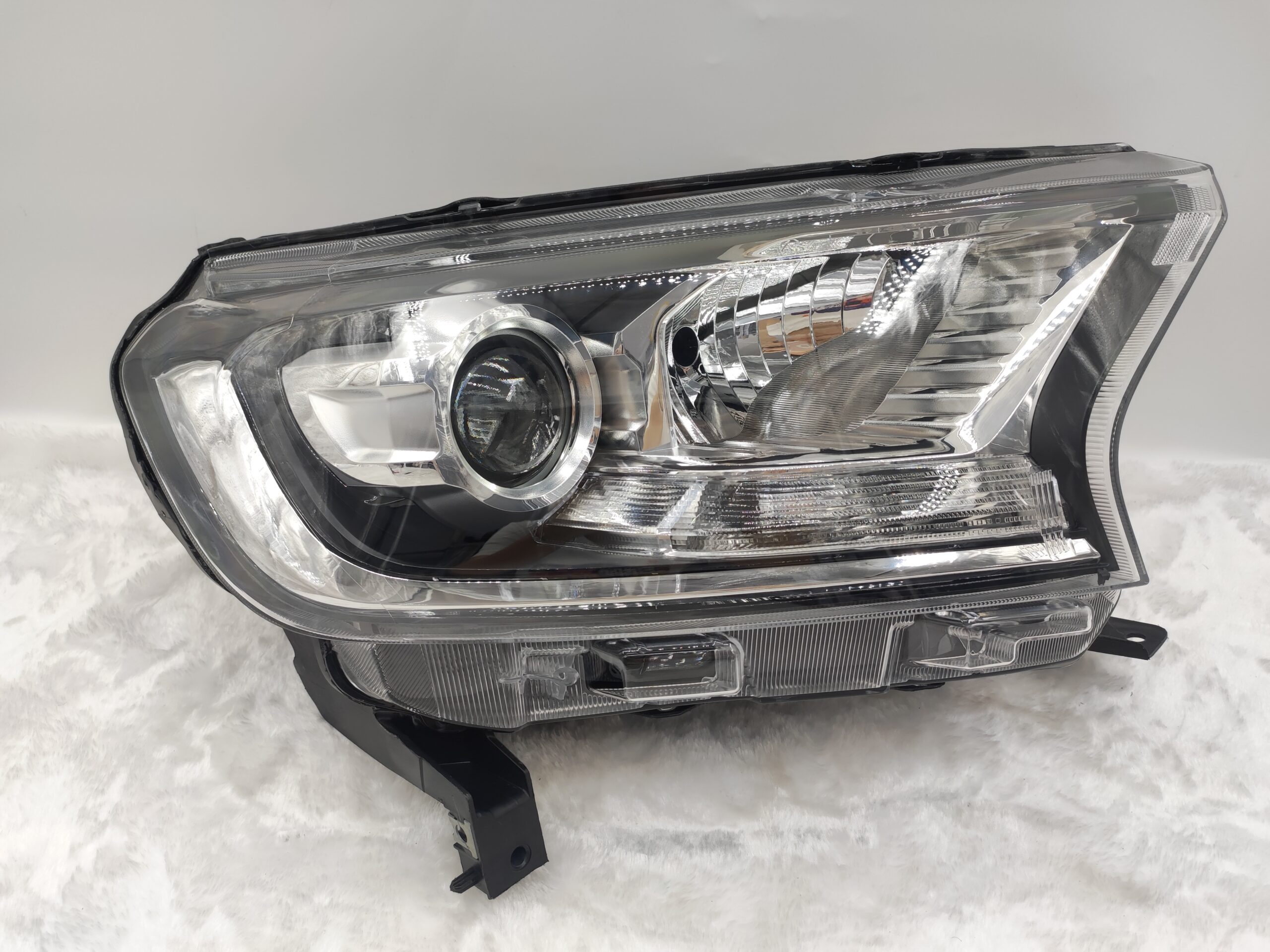 FORD EVEREST RANGER 2015-2019 HALOGEN R.H.S HEADLIGHT ASSEMBLY