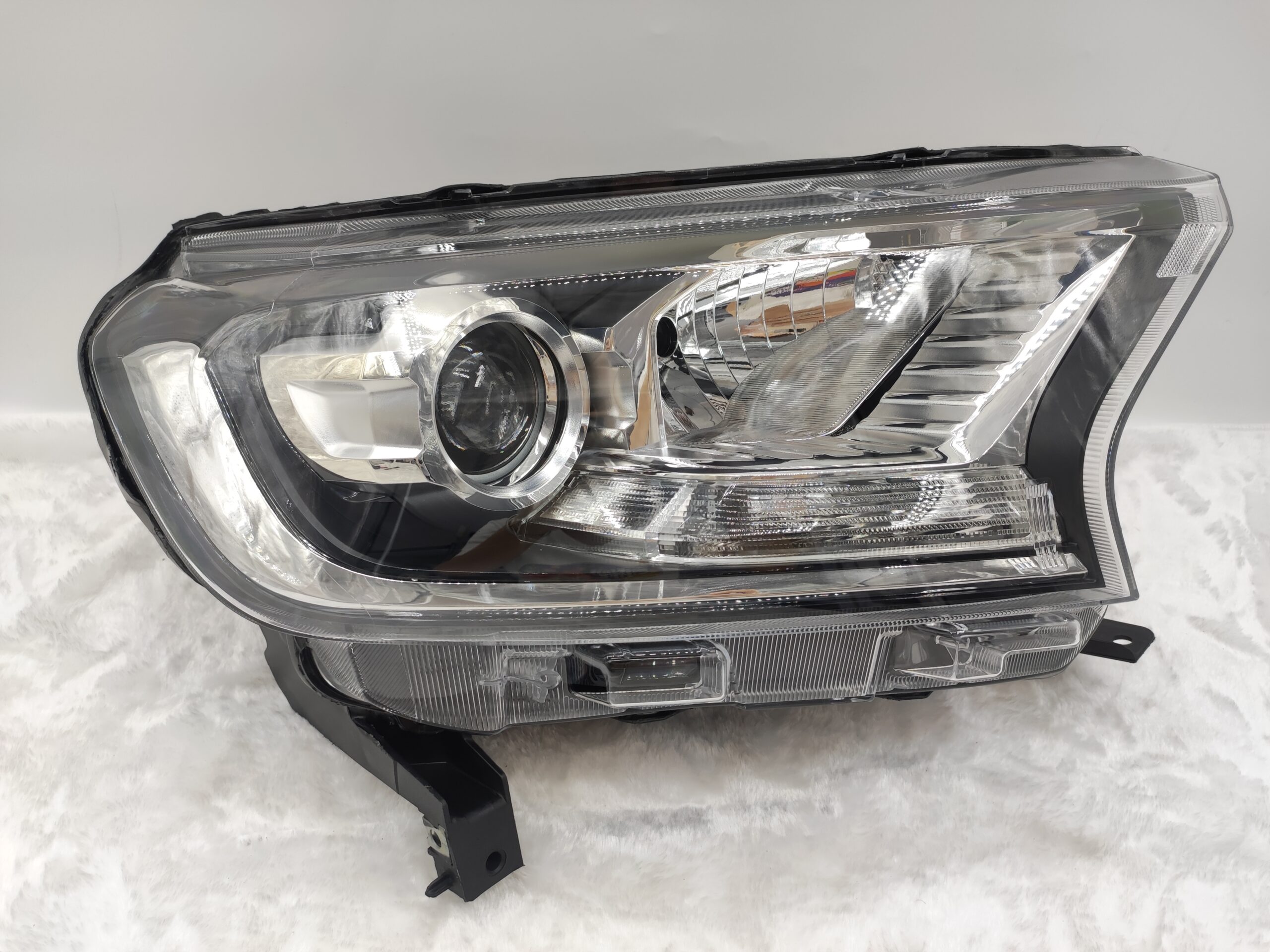 FORD EVEREST RANGER 2015-2019 HALOGEN R.H.S HEADLIGHT ASSEMBLY