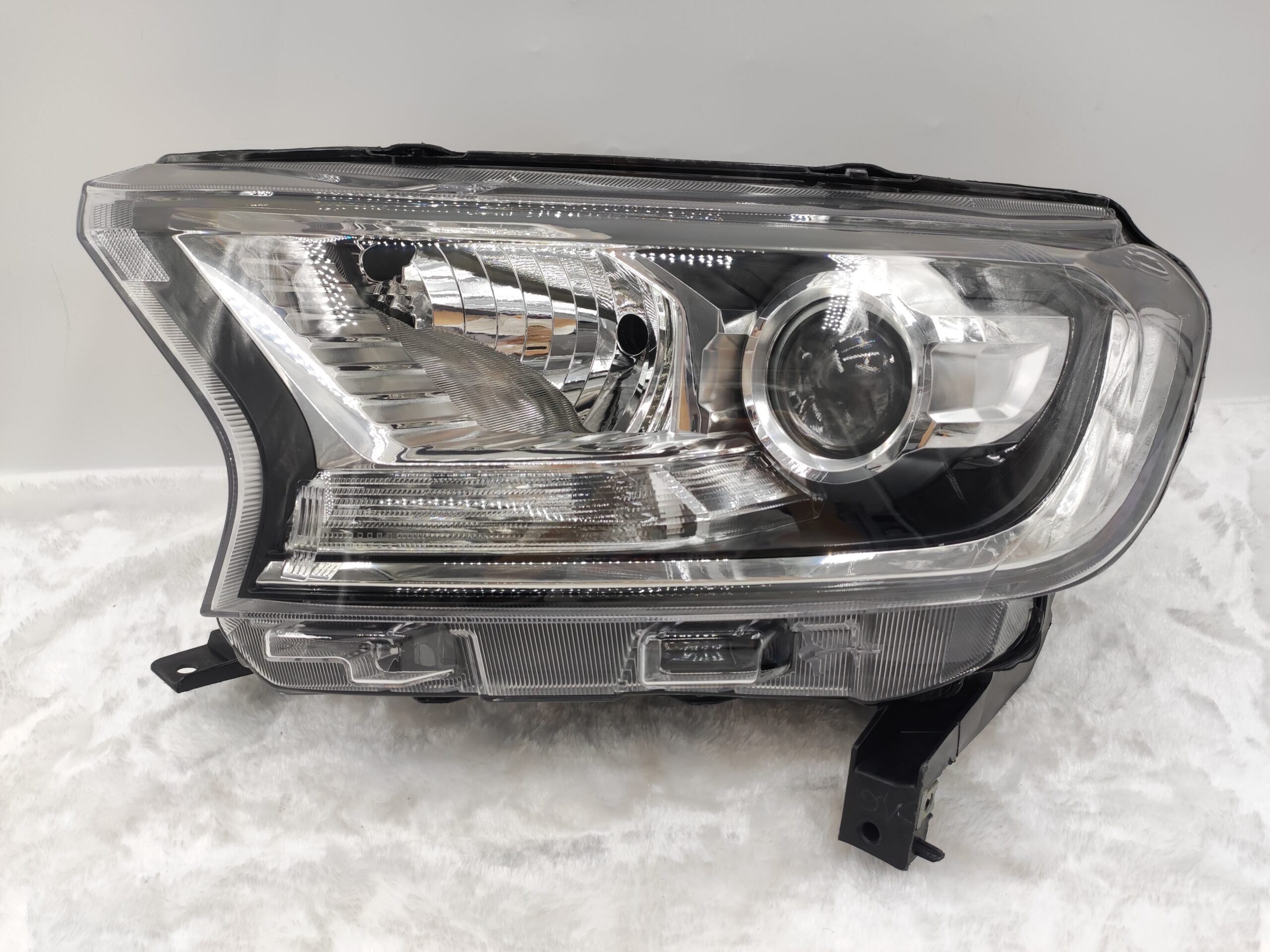 FORD EVEREST RANGER 2015-2019 HALOGEN L.H.S HEADLIGHT ASSEMBLY