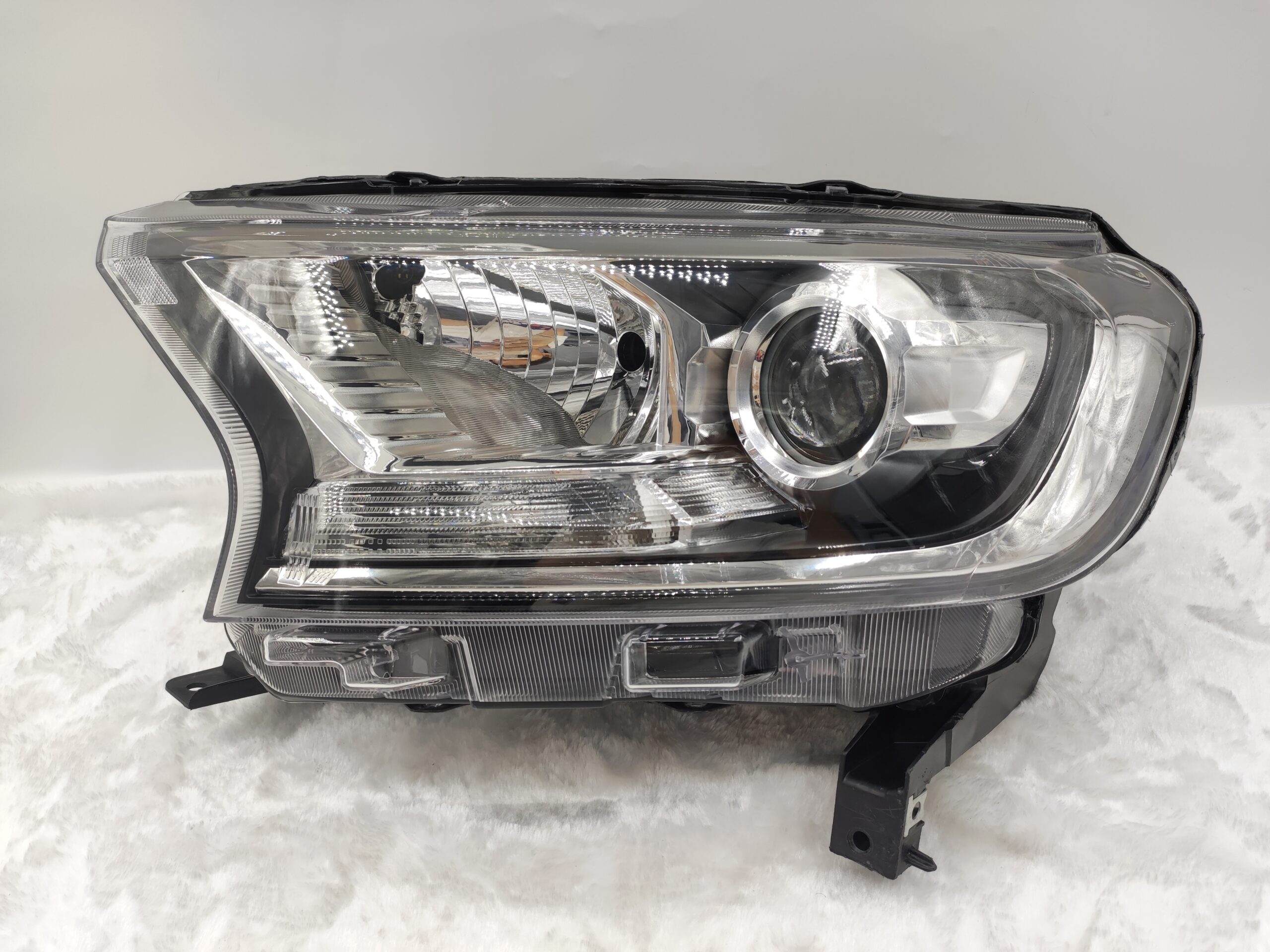 FORD EVEREST RANGER 2015-2019 HALOGEN L.H.S HEADLIGHT ASSEMBLY