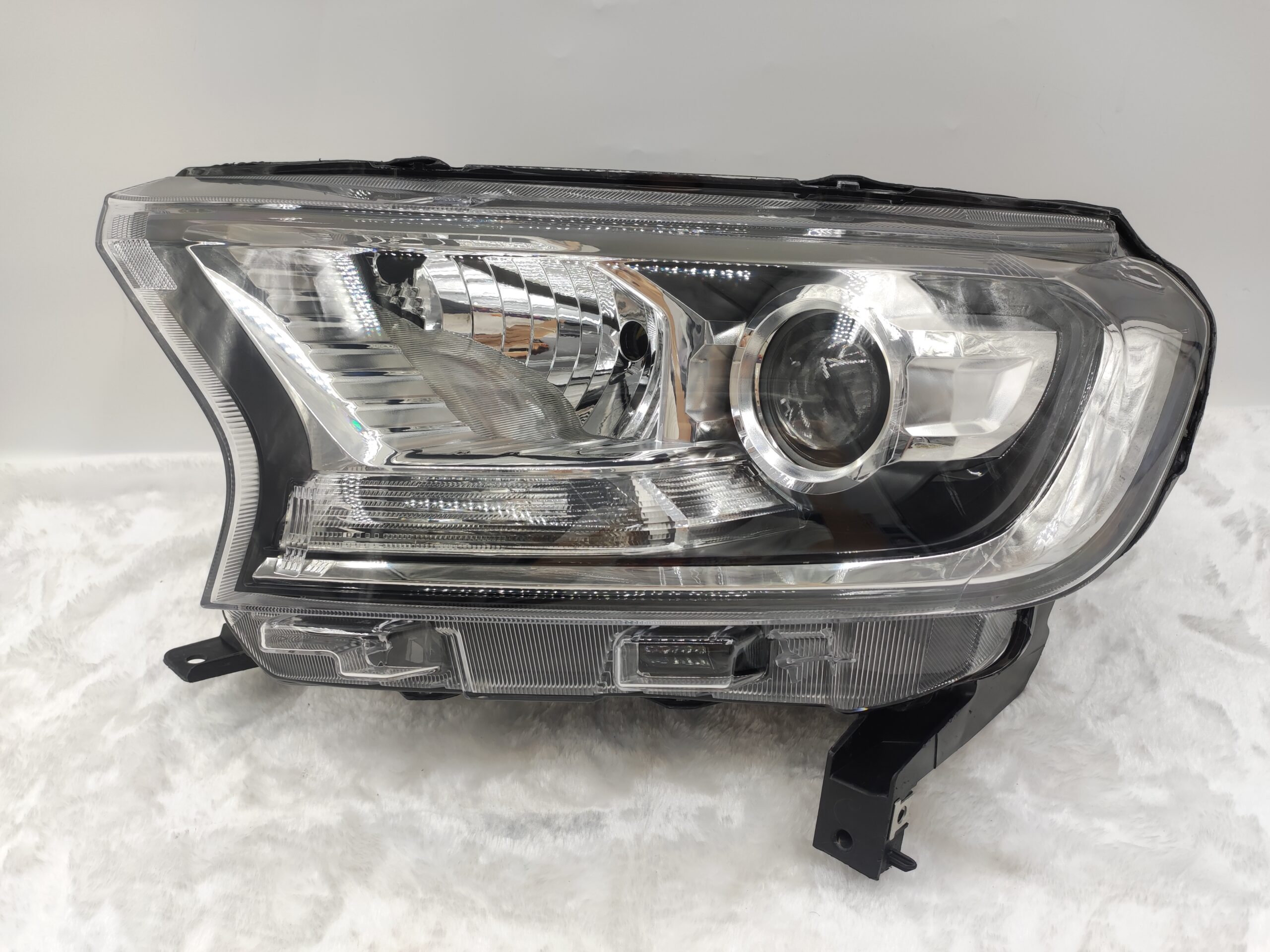 FORD EVEREST RANGER 2015-2019 HALOGEN L.H.S HEADLIGHT ASSEMBLY