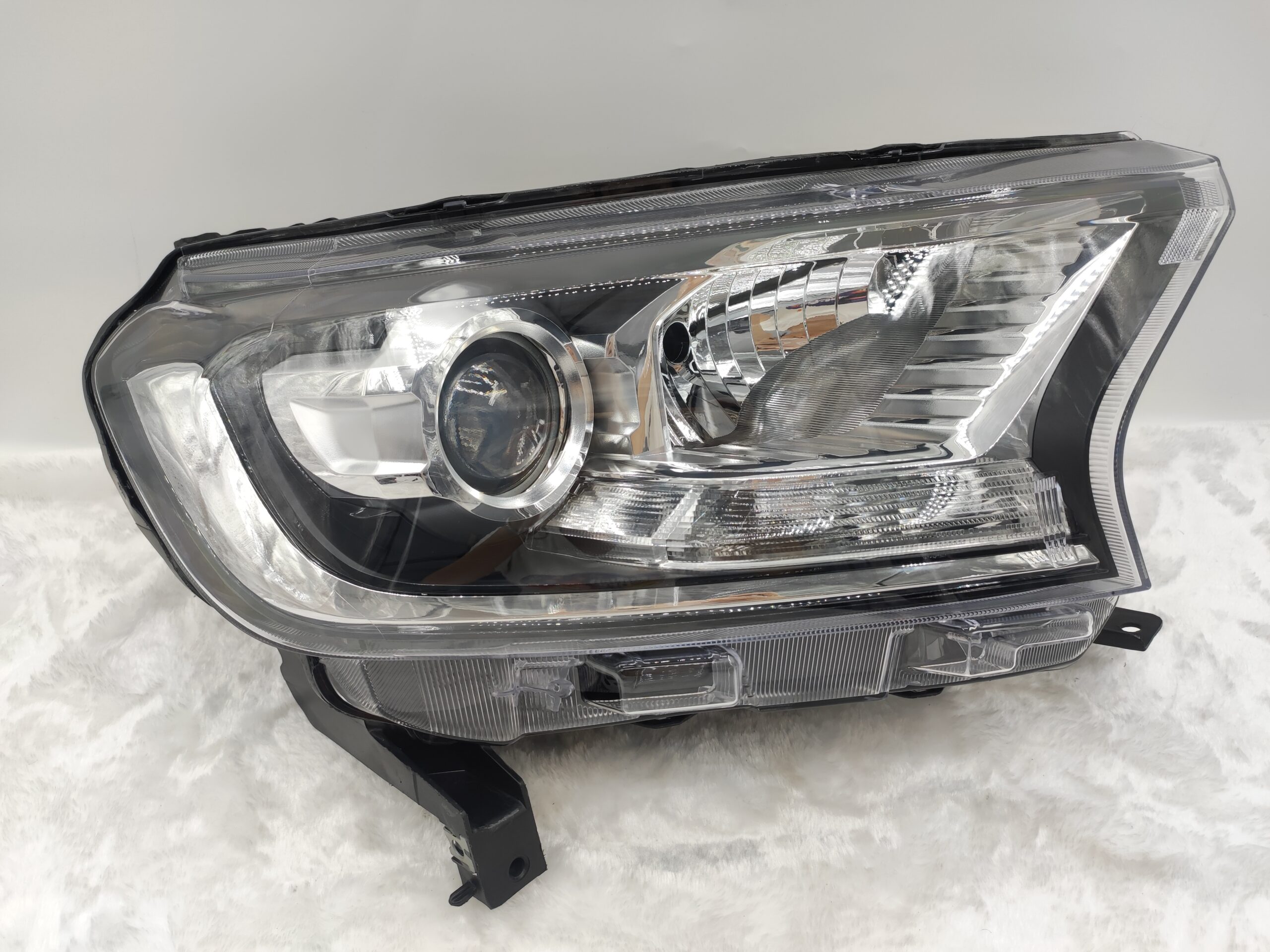 FORD EVEREST RANGER 2015-2019 HALOGEN R.H.S HEADLIGHT ASSEMBLY