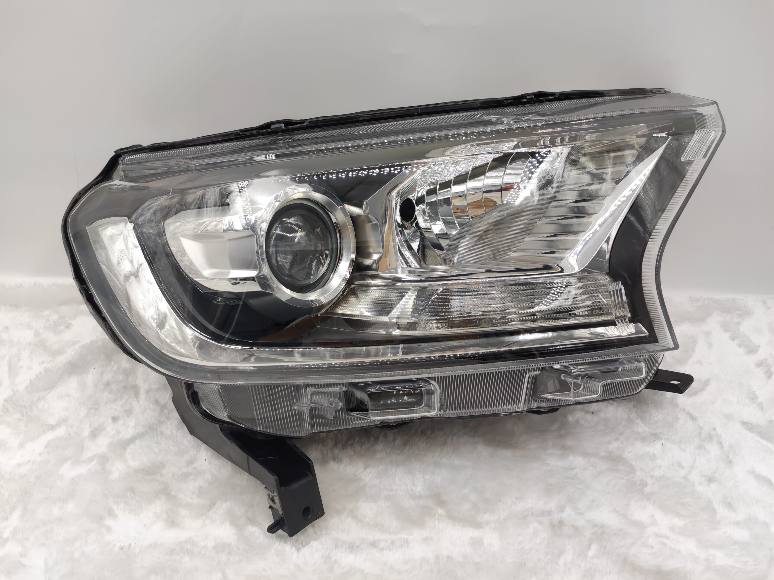 FORD EVEREST RANGER 2015-2019 HALOGEN R.H.S HEADLIGHT ASSEMBLY