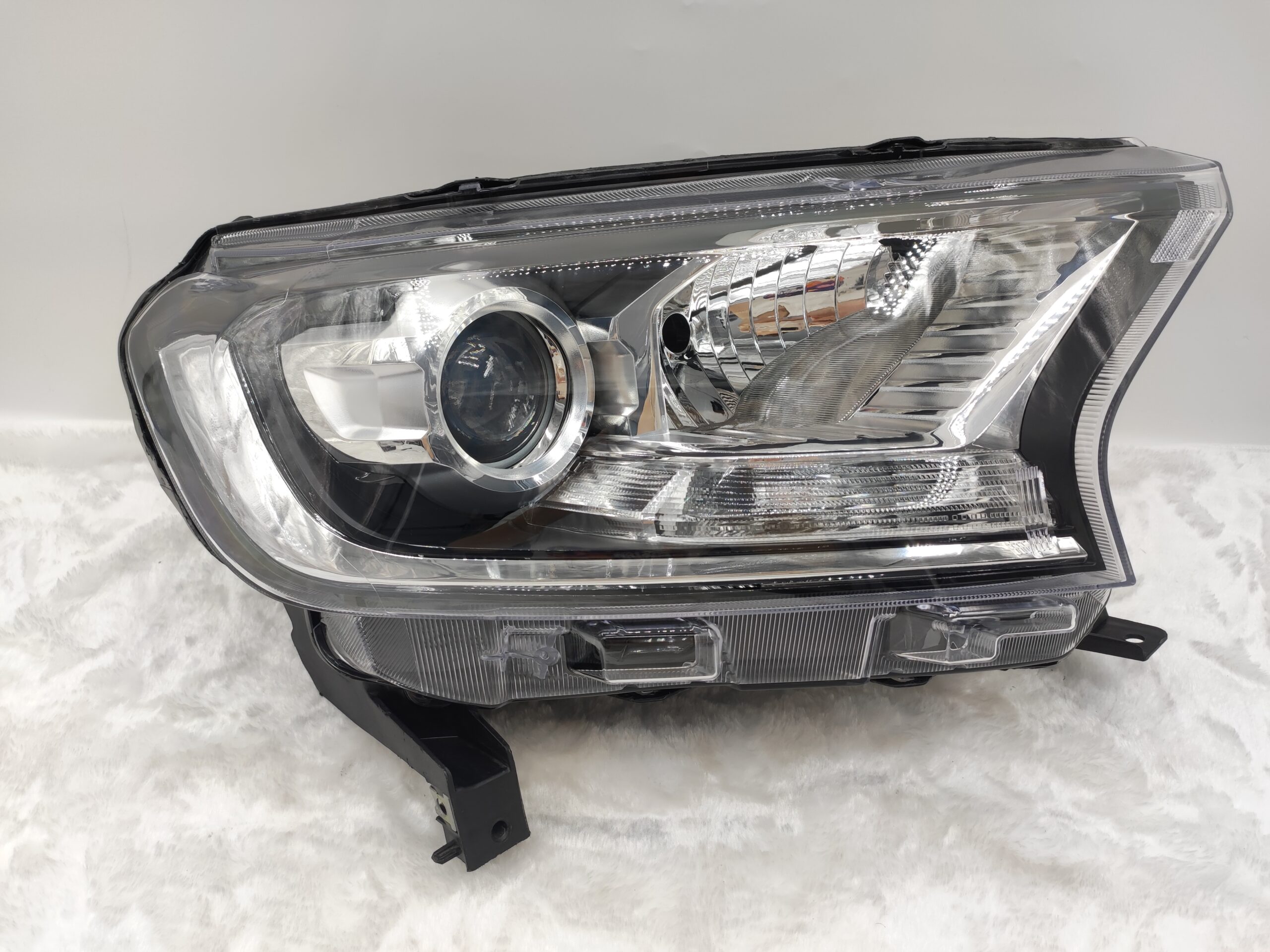 FORD EVEREST RANGER 2015-2019 HALOGEN R.H.S HEADLIGHT ASSEMBLY