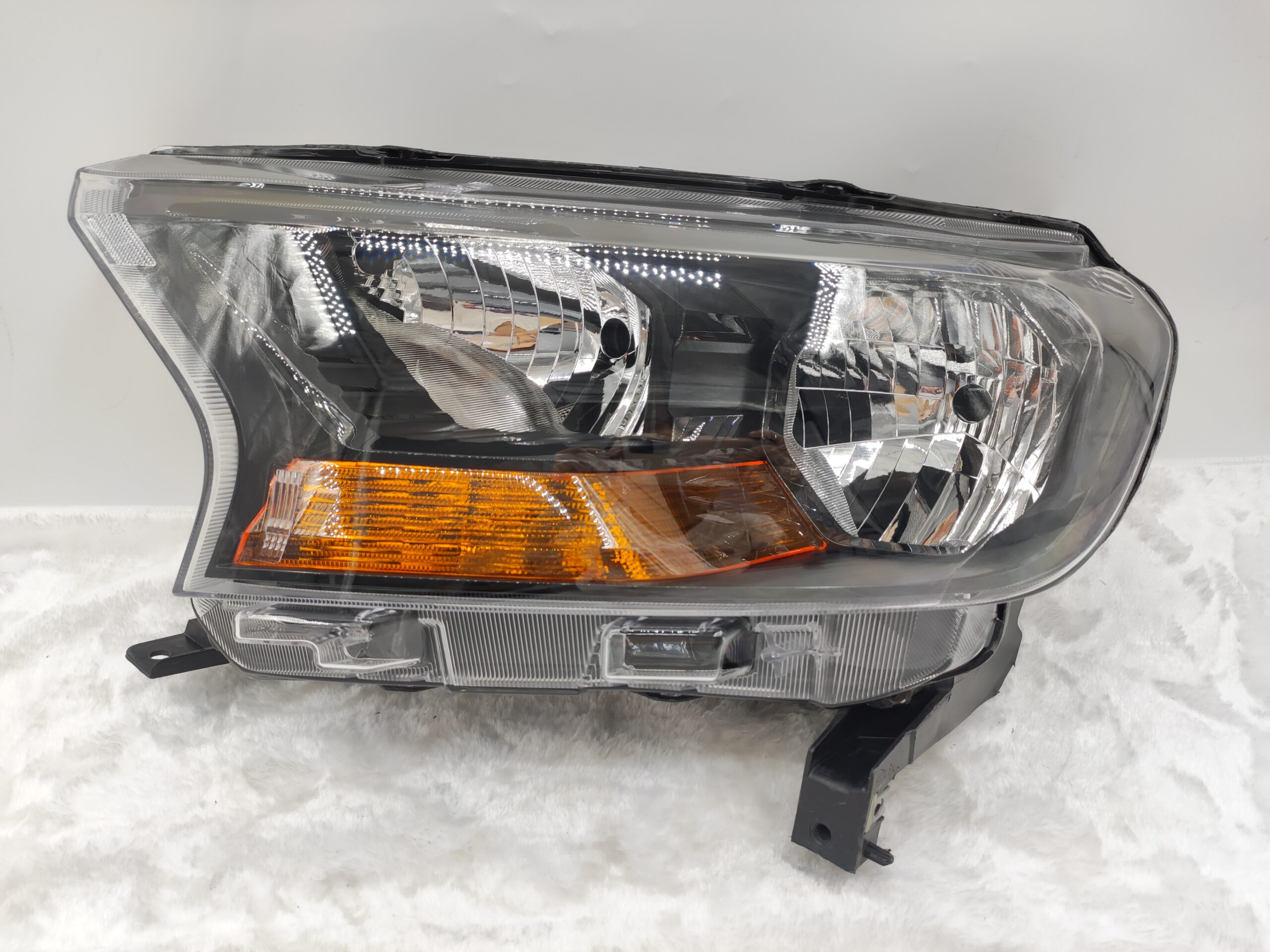 FORD EVEREST RANGER 2015-2019 HALOGEN L.H.S HEADLIGHT ASSEMBLY