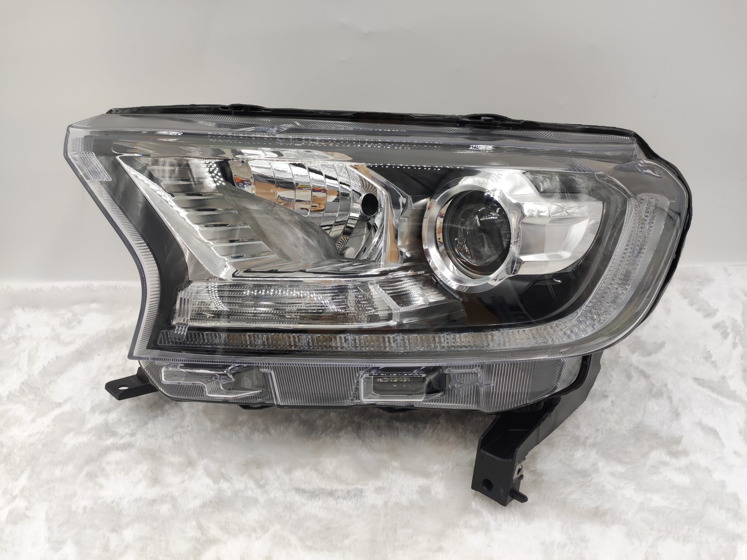 FORD EVEREST RANGER 2015-2019 XENON L.H.S HEADLIGHT ASSEMBLY