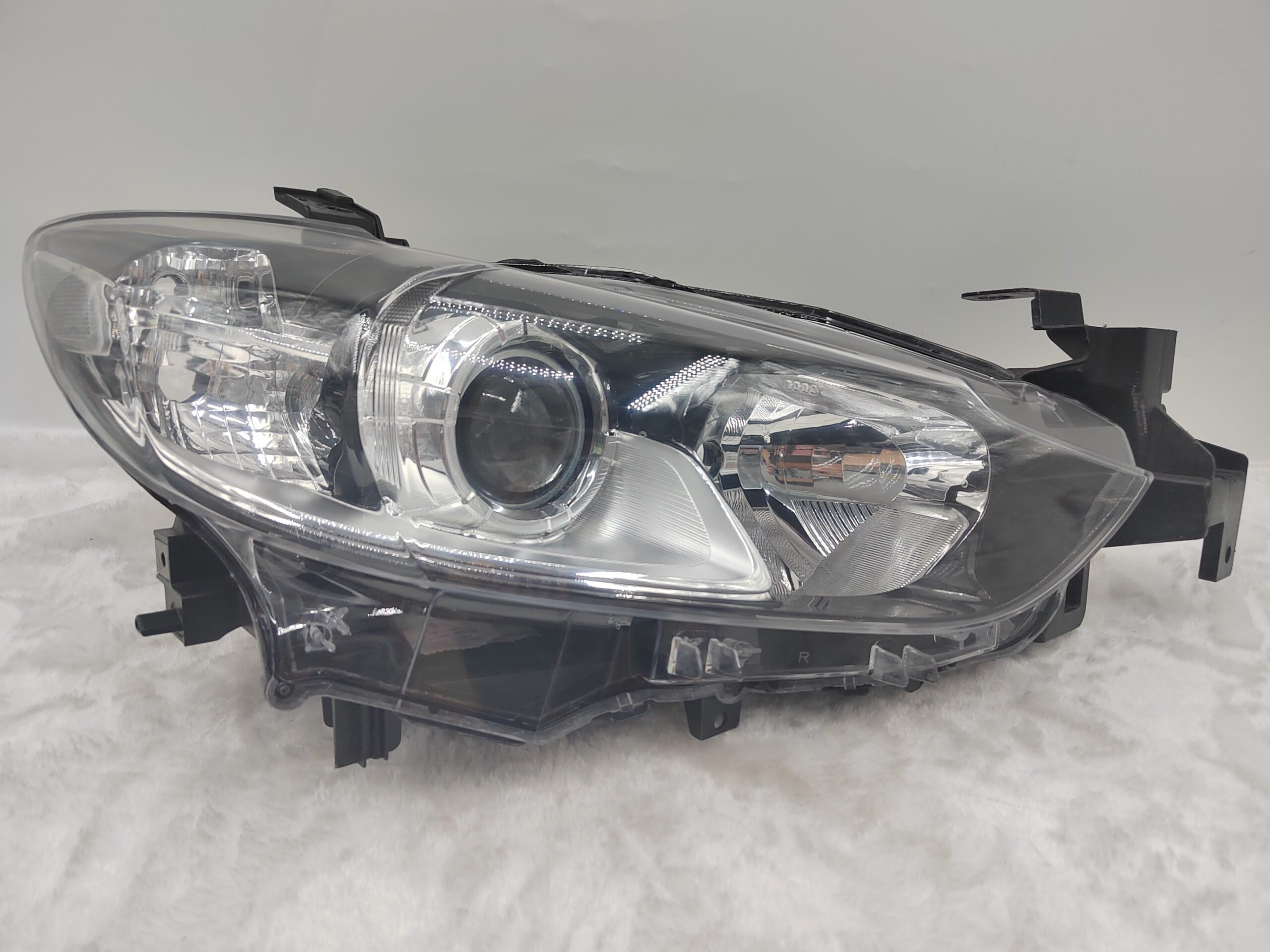 MAZDA 6 2013-2014 HALOGEN R.H.S HEADLIGHT ASSEMBLY