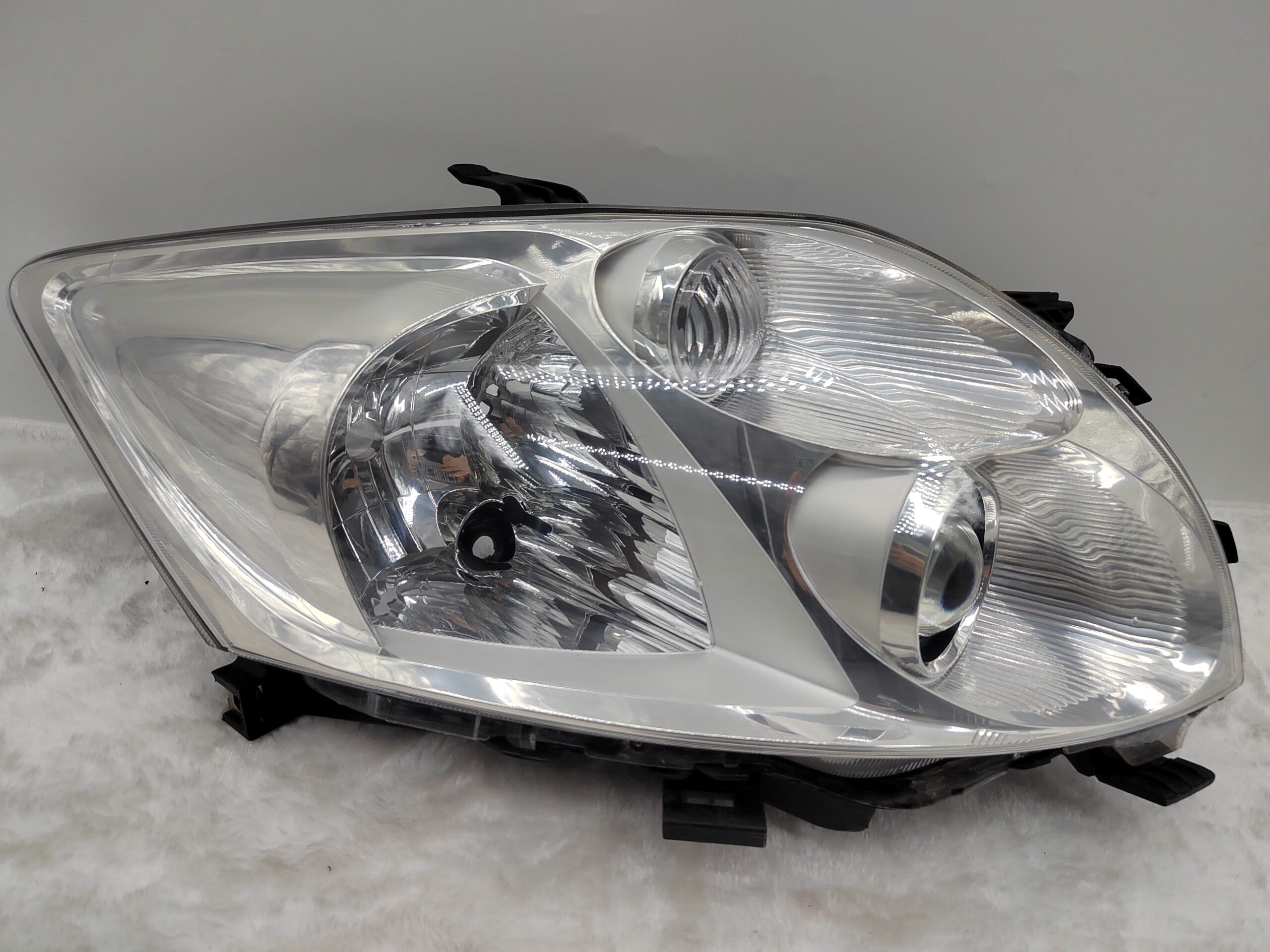 TOYOTA COROLLA AURIS ZRE152H 2005-2008 HALOGEN R.H.S HEADLIGHT ASSEMBLY