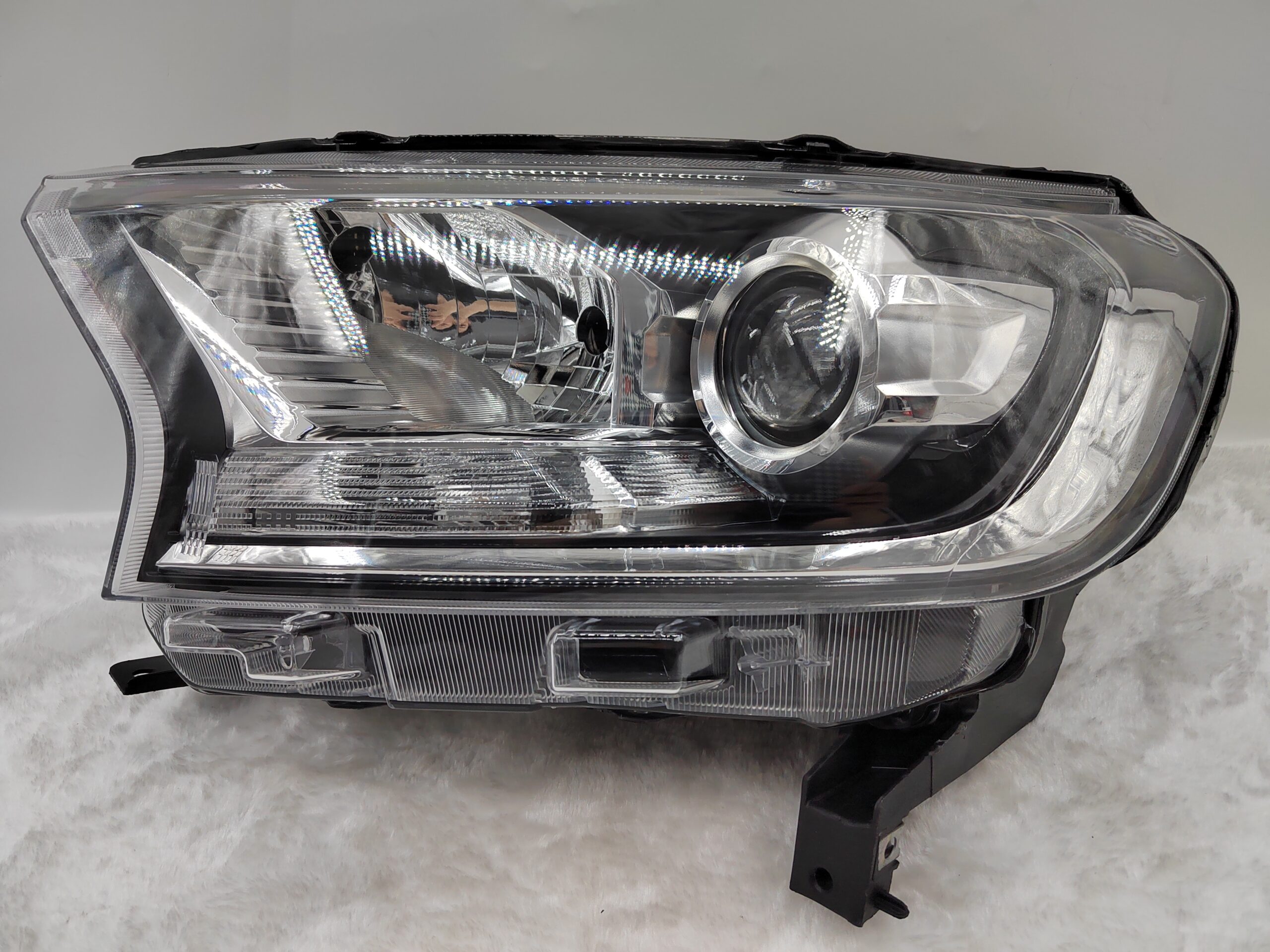 FORD EVEREST RANGER 2015-2019 HALOGEN L.H.S HEADLIGHT ASSEMBLY