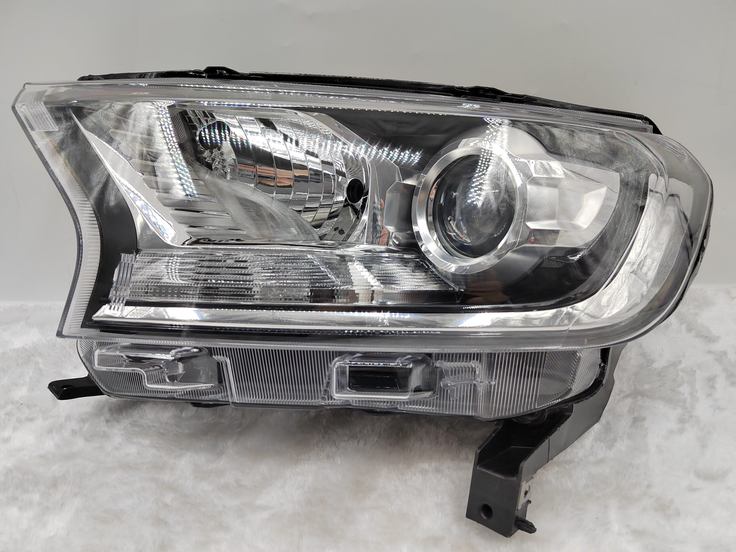 FORD EVEREST RANGER 2015-2019 HALOGEN L.H.S HEADLIGHT ASSEMBLY