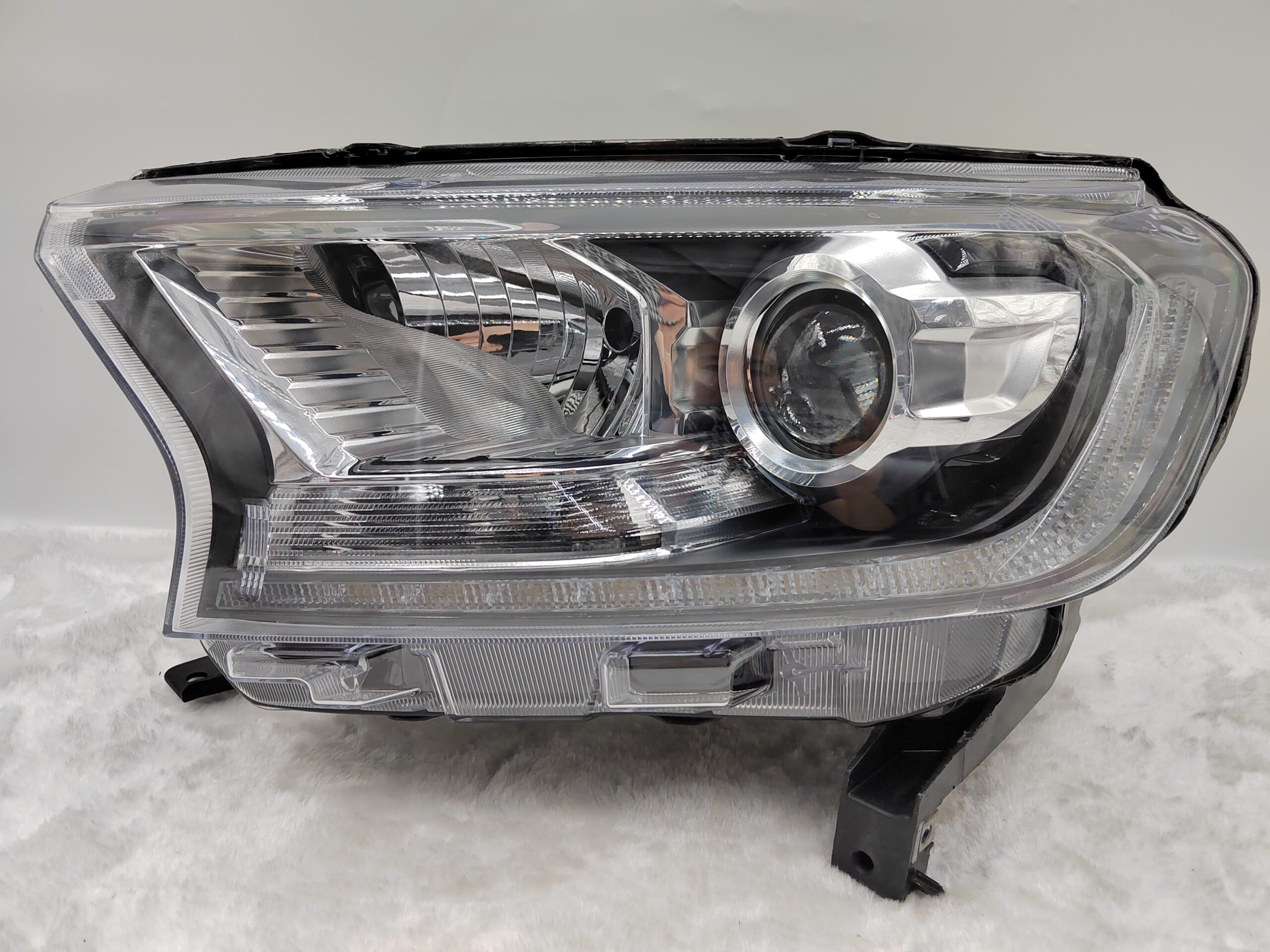 FORD EVEREST RANGER 2015-2019 XENON L.H.S HEADLIGHT ASSEMBLY