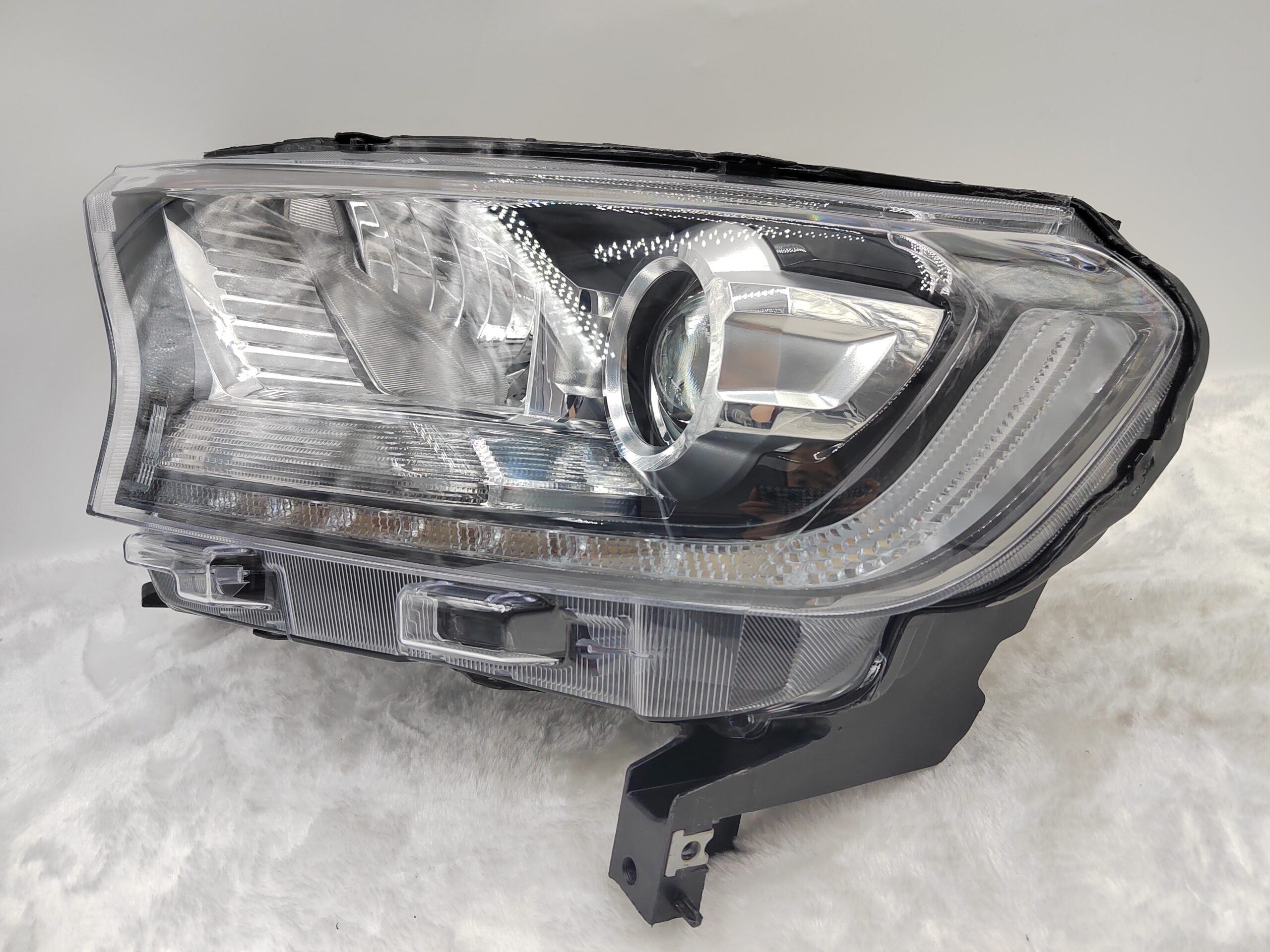 FORD EVEREST RANGER 2015-2019 XENON L.H.S HEADLIGHT ASSEMBLY