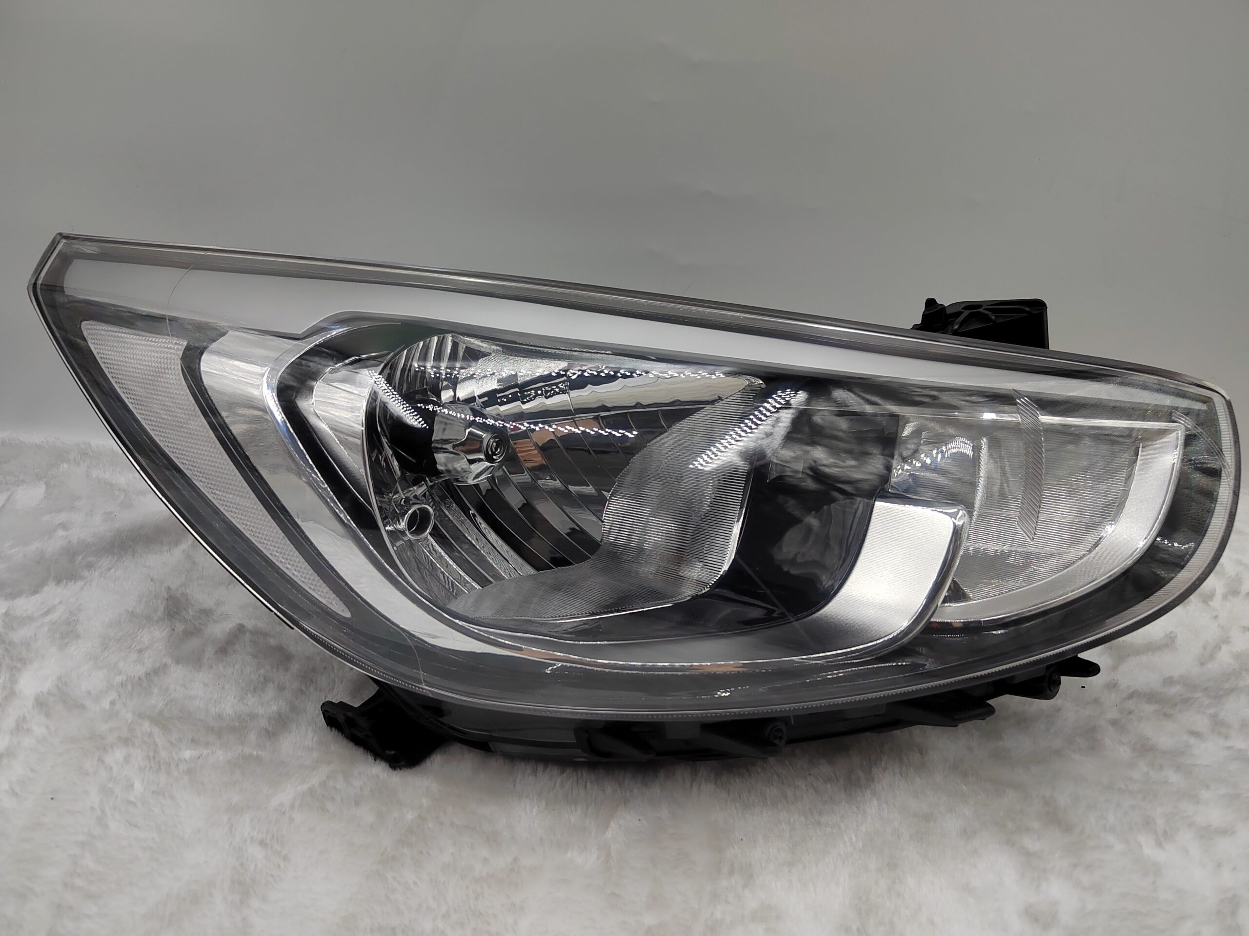 HYUNDAI ACCENT RB 2015-2017 HALOGEN R.H.S HEADLIGHT ASSEMBLY