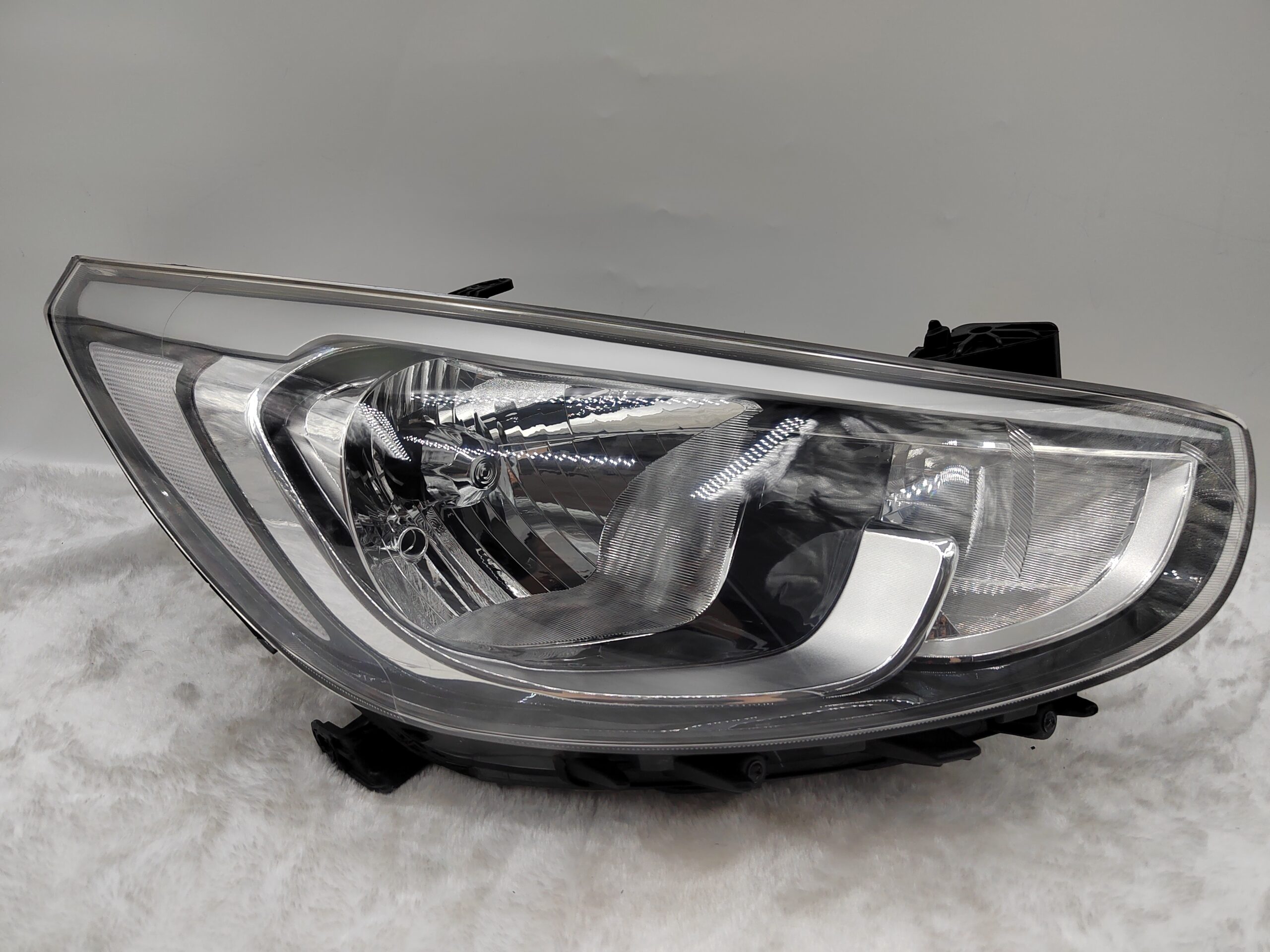 HYUNDAI ACCENT RB 2015-2017 HALOGEN R.H.S HEADLIGHT ASSEMBLY