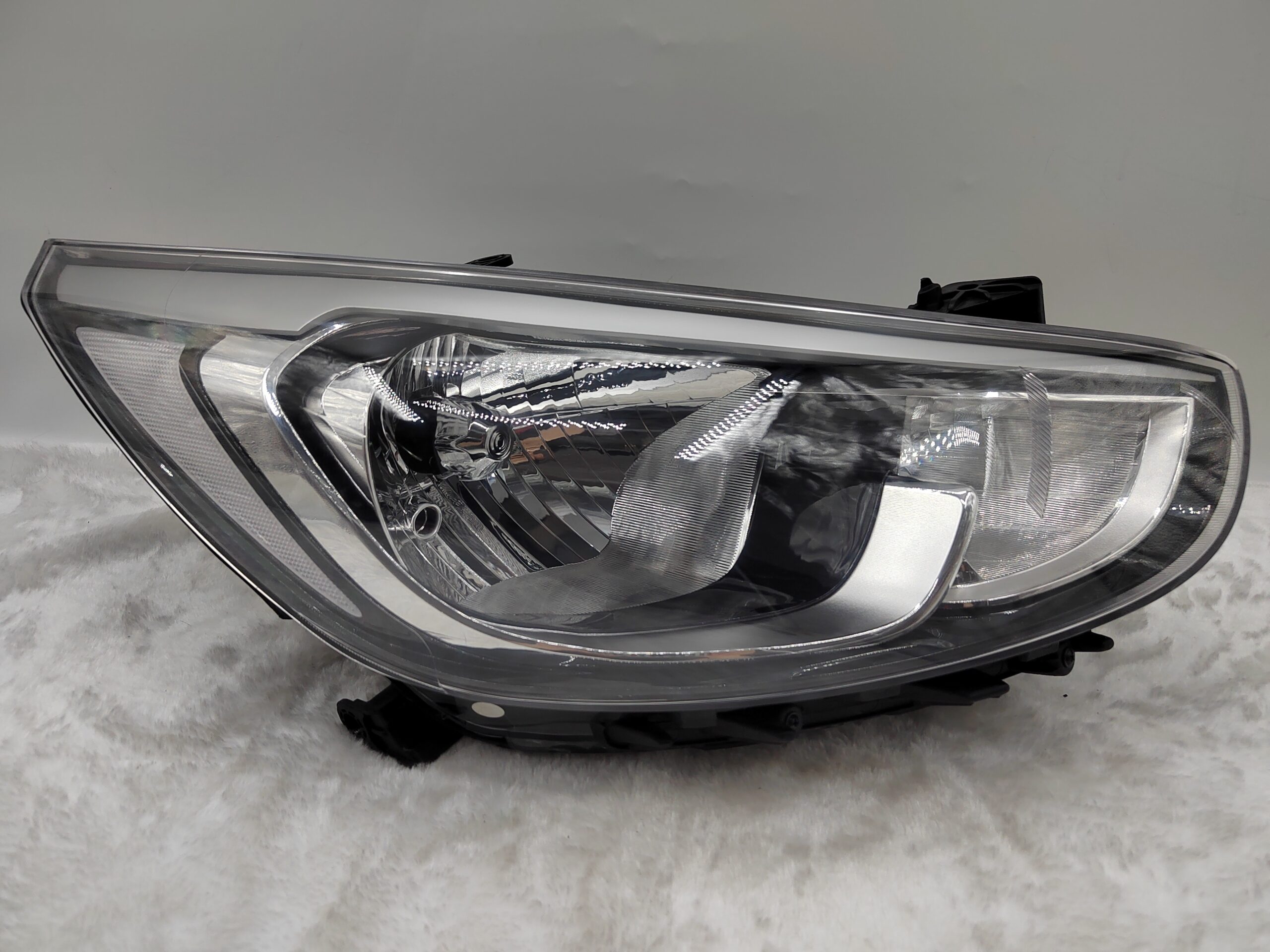 HYUNDAI ACCENT RB 2015-2017 HALOGEN R.H.S HEADLIGHT ASSEMBLY