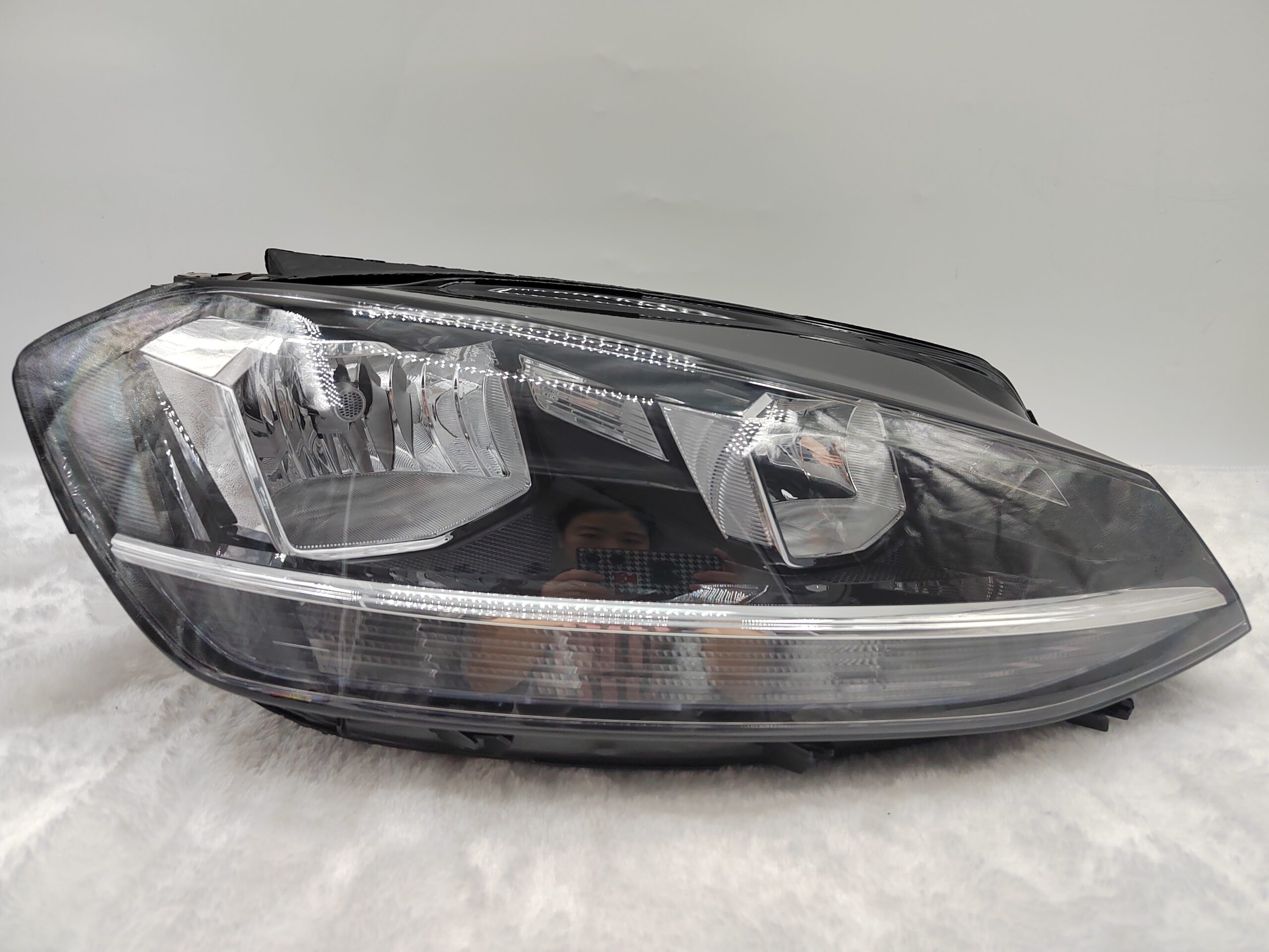 VOLKSWAGEN GOLF 2017-2019 HALOGEN R.H.S HEADLIGHT ASSEMBLY