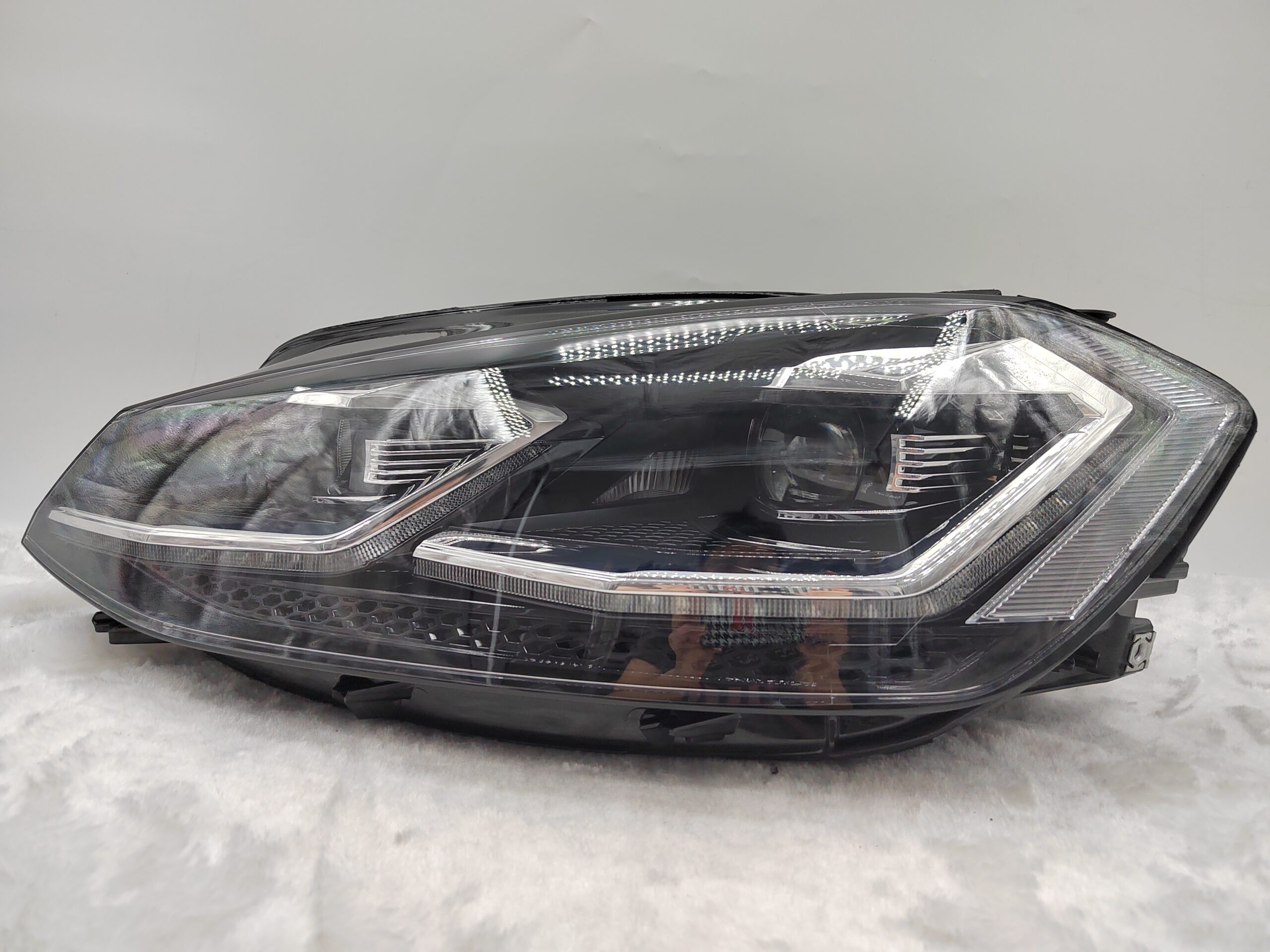 VOLKSWAGEN GOLF 2017-2019 LED L.H.S HEADLIGHT ASSEMBLY