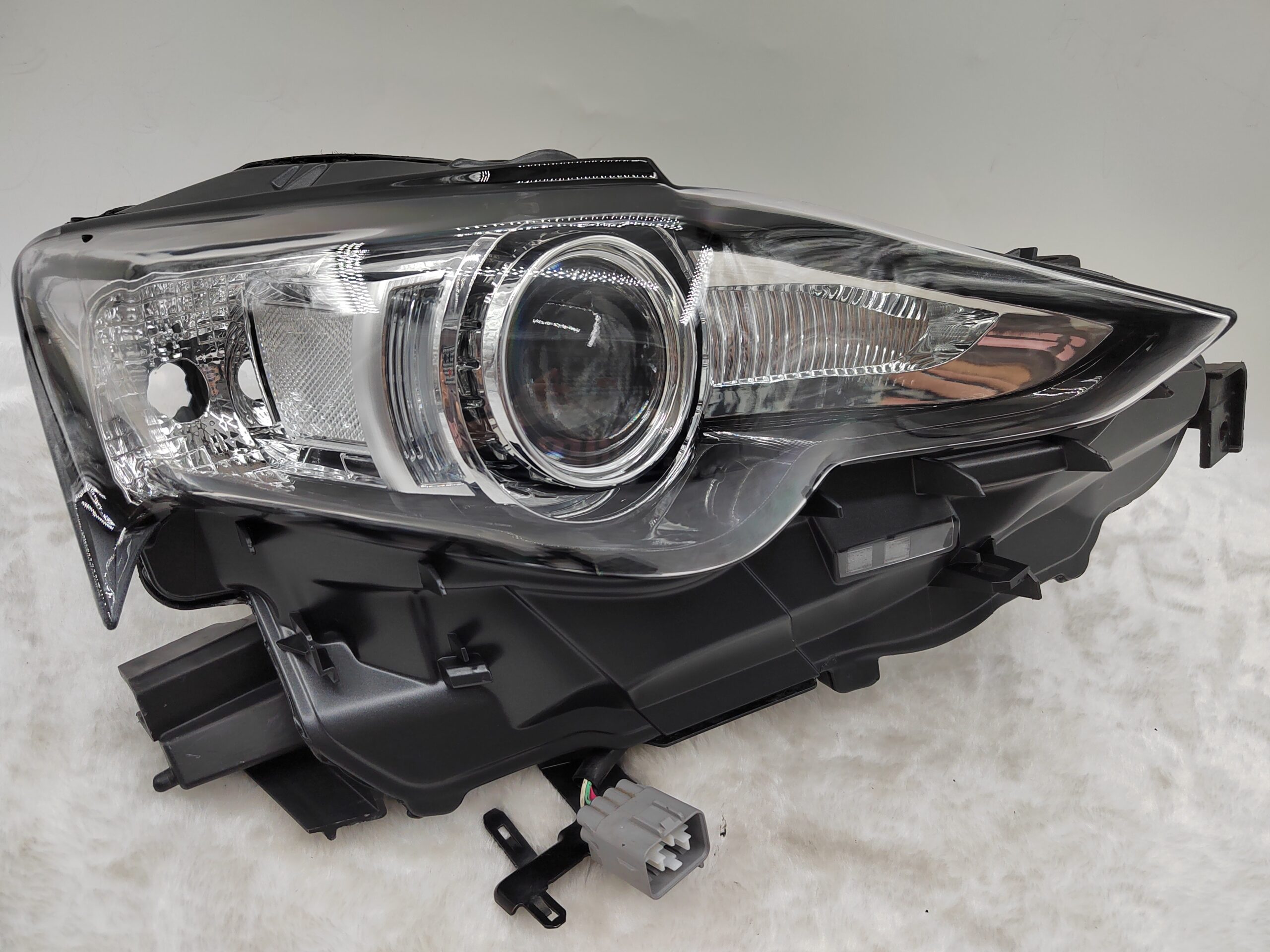 LEXUS IS 250 2014-2016 XENON R.H.S HEADLIGHT ASSEMBLY