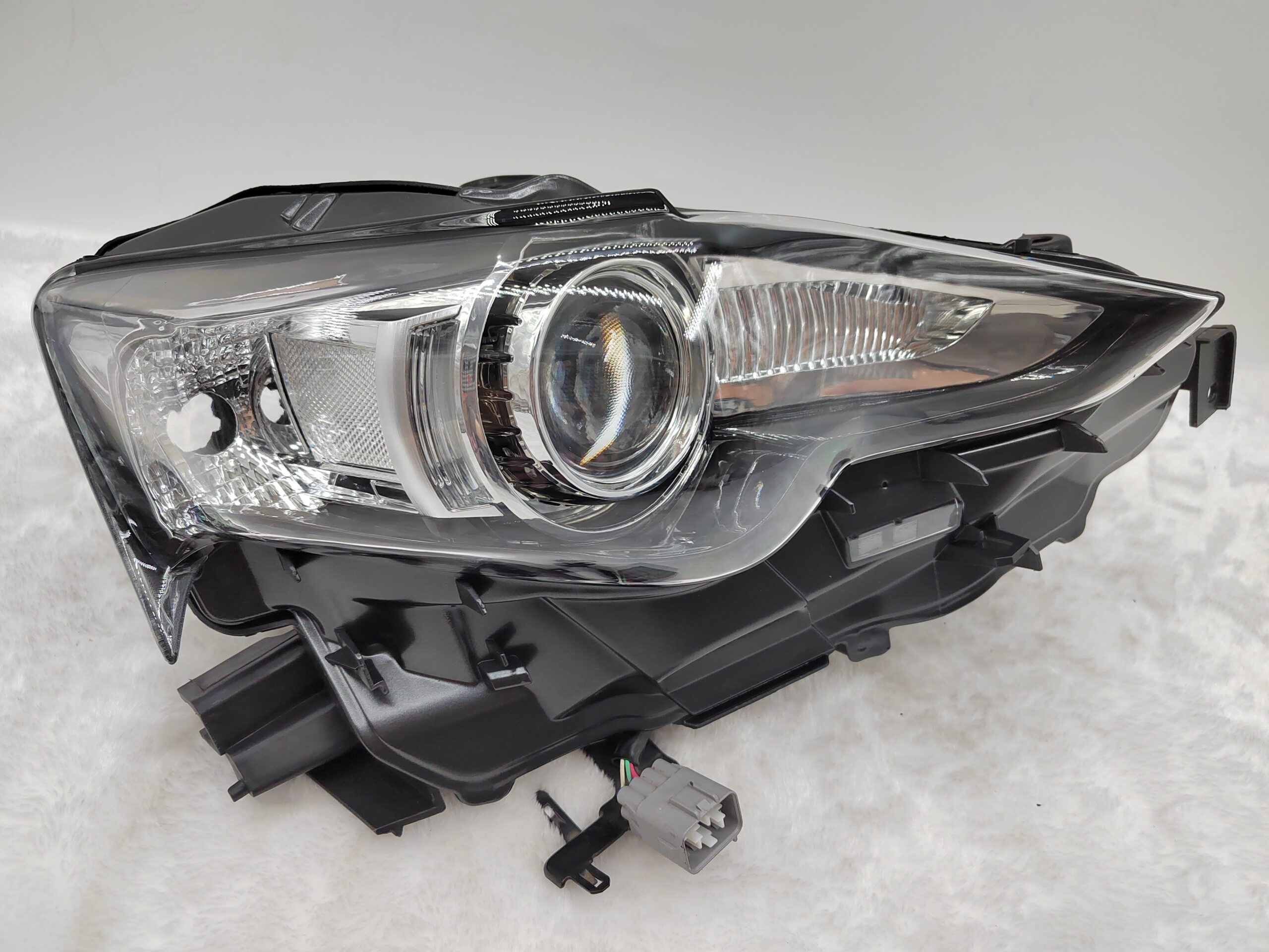 LEXUS IS 250 2014-2016 XENON R.H.S HEADLIGHT ASSEMBLY