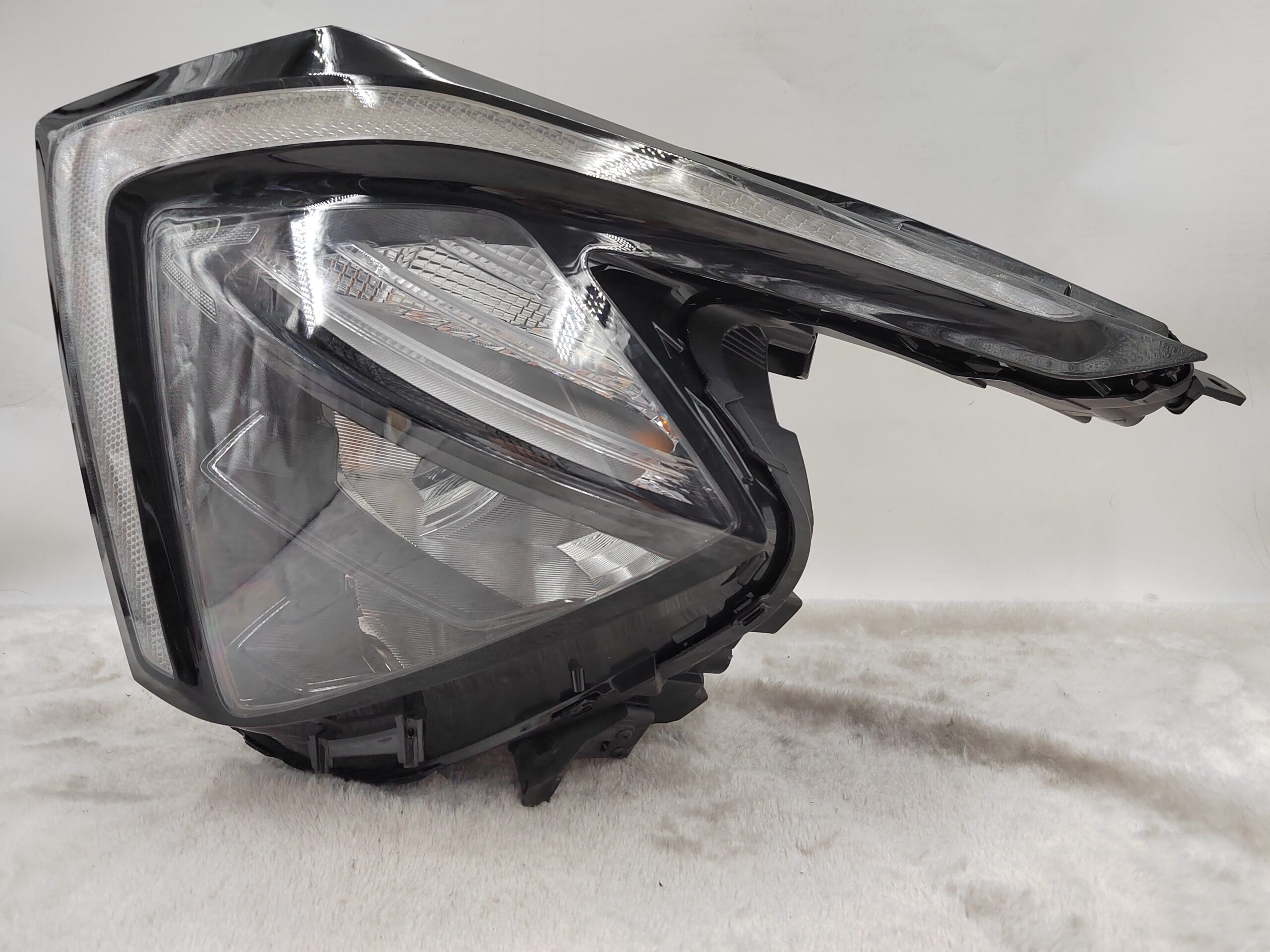 KIA SPORTAGE 2022-2024 LED L.H.S HEADLIGHT ASSEMBLY