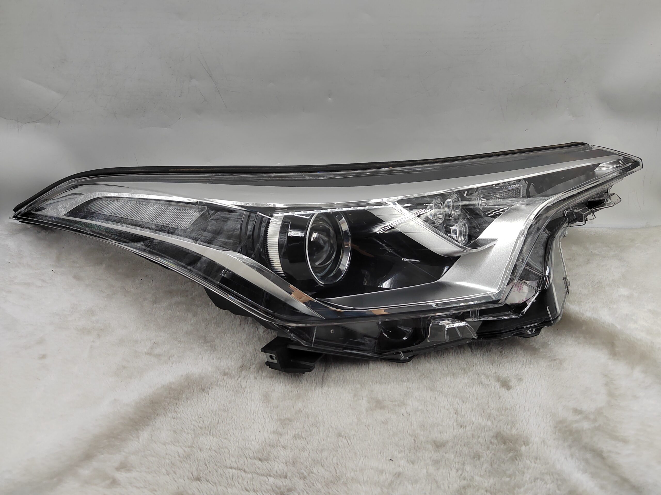 TOYOTA C-HR 2016-2019 HALOGEN R.H.S HEADLIGHT ASSEMBLY