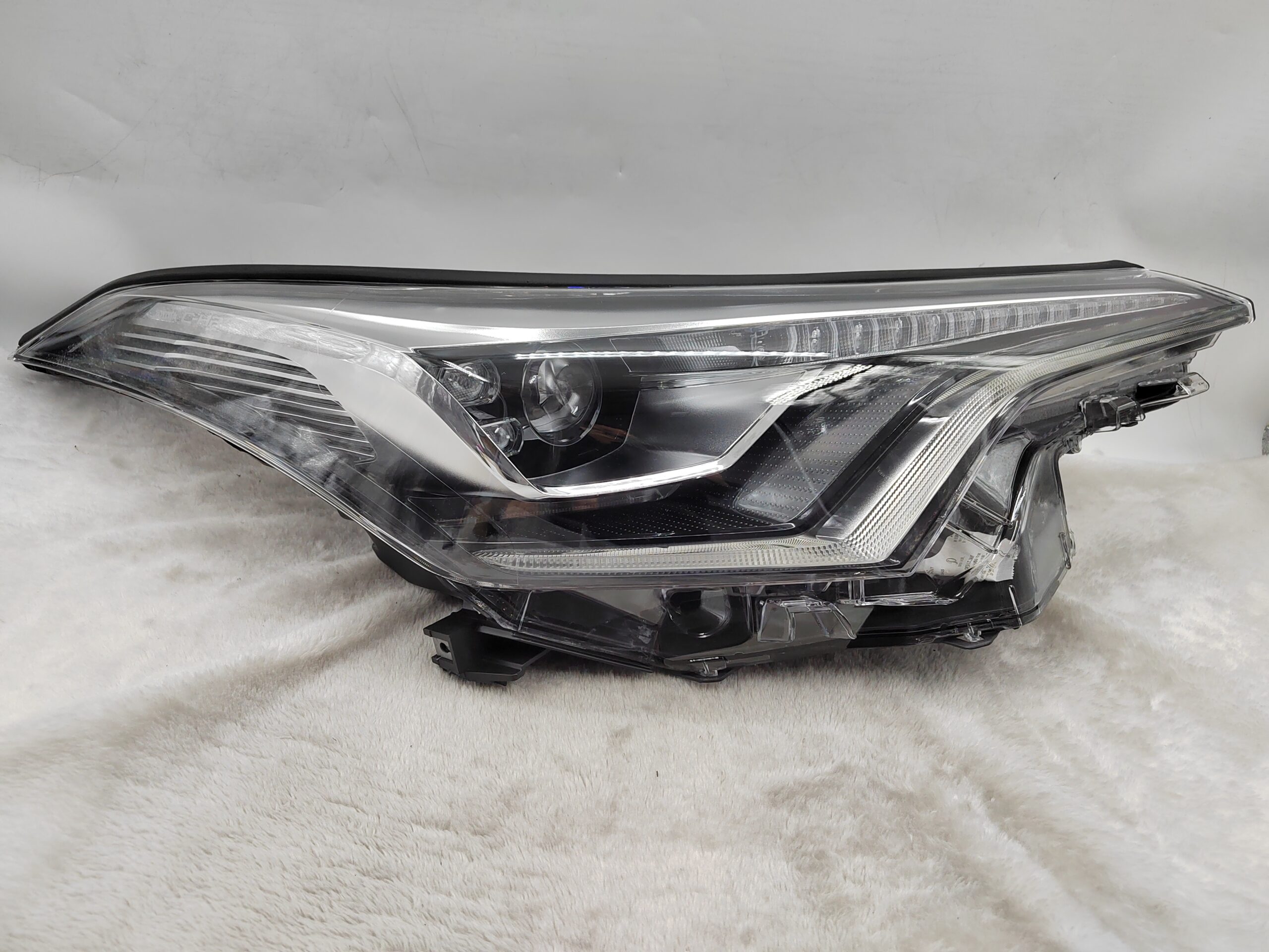 TOYOTA C-HR 2016-2019 LED R.H.S HEADLIGHT ASSEMBLY