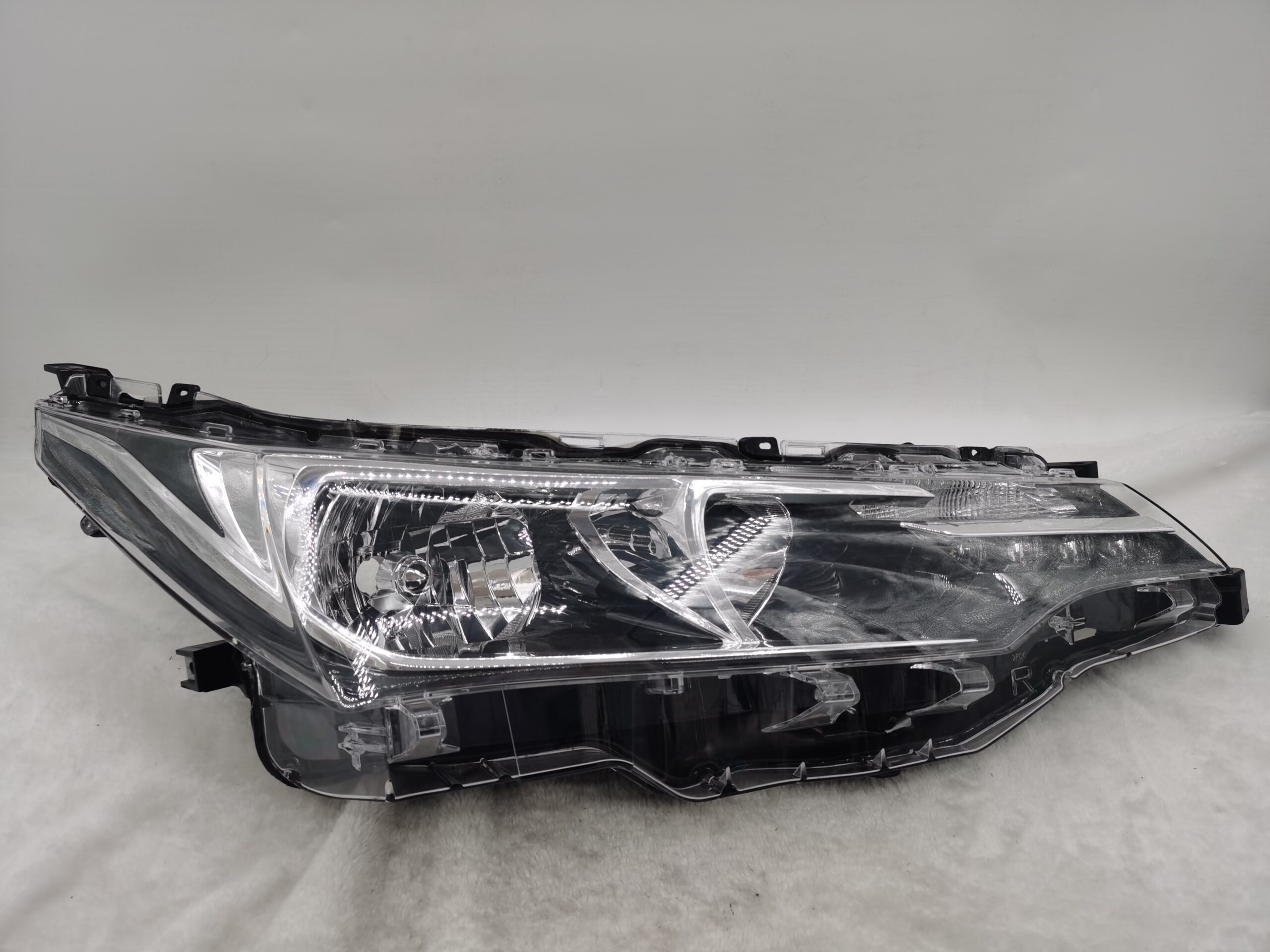 TOYOTA COROLLA 2017-2018 HALOGEN R.H.S HEADLIGHT ASSEMBLY