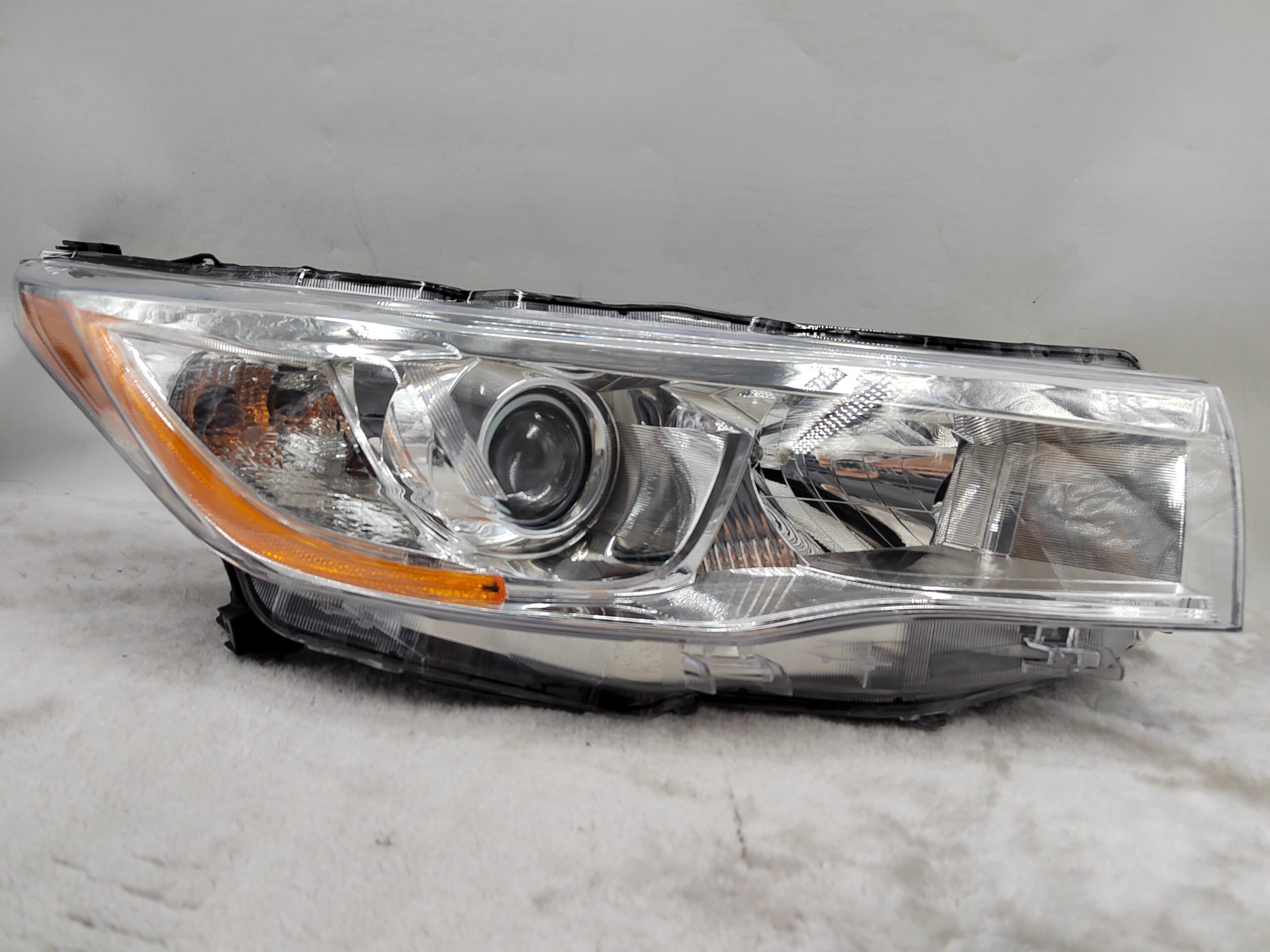 TOYOTA KLUGER 2014-2016 HALOGEN R.H.S HEADLIGHT ASSEMBLY