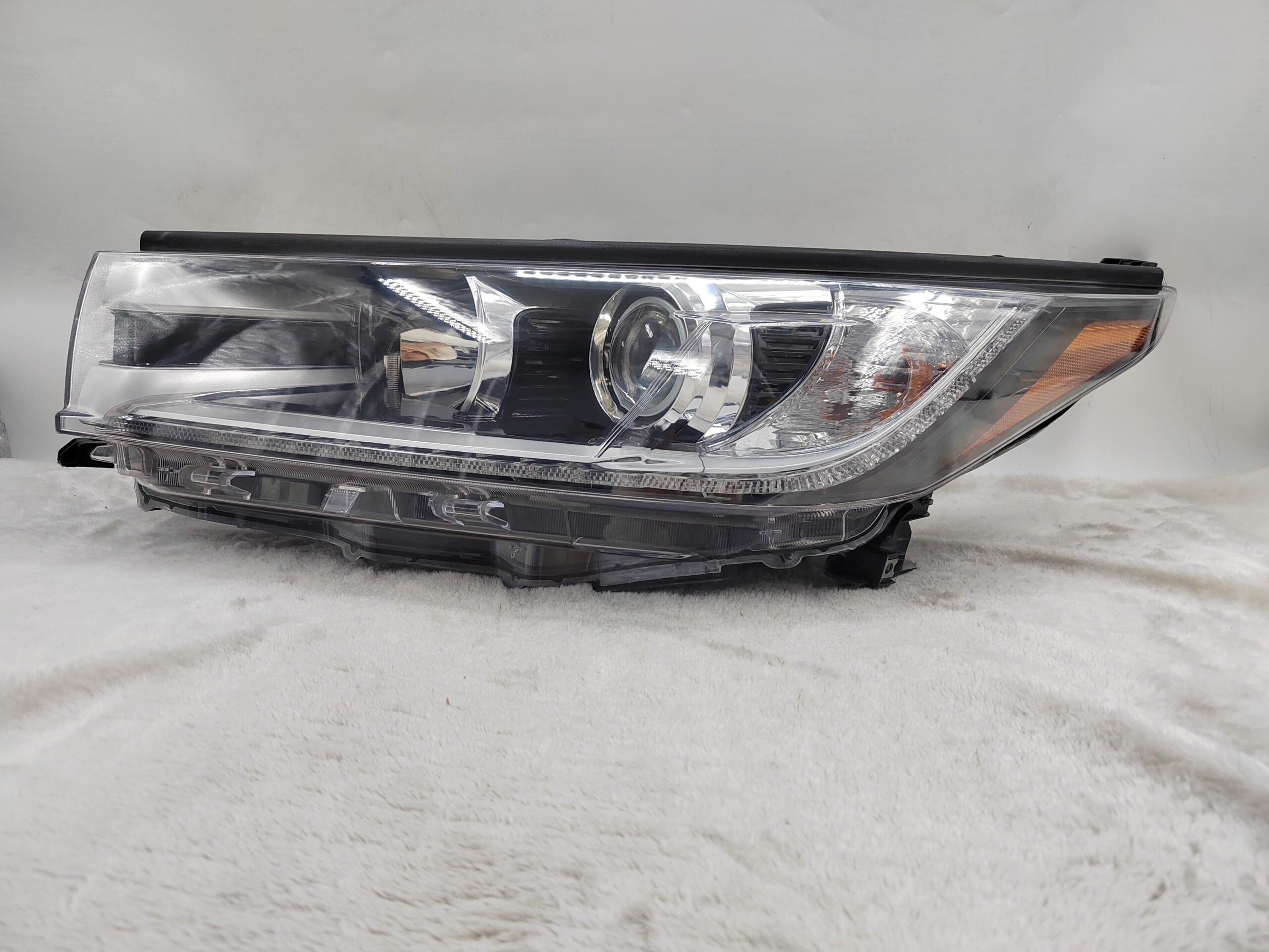 TOYOTA KLUGER 2017-2019 HALOGEN L.H.S HEADLIGHT ASSEMBLY