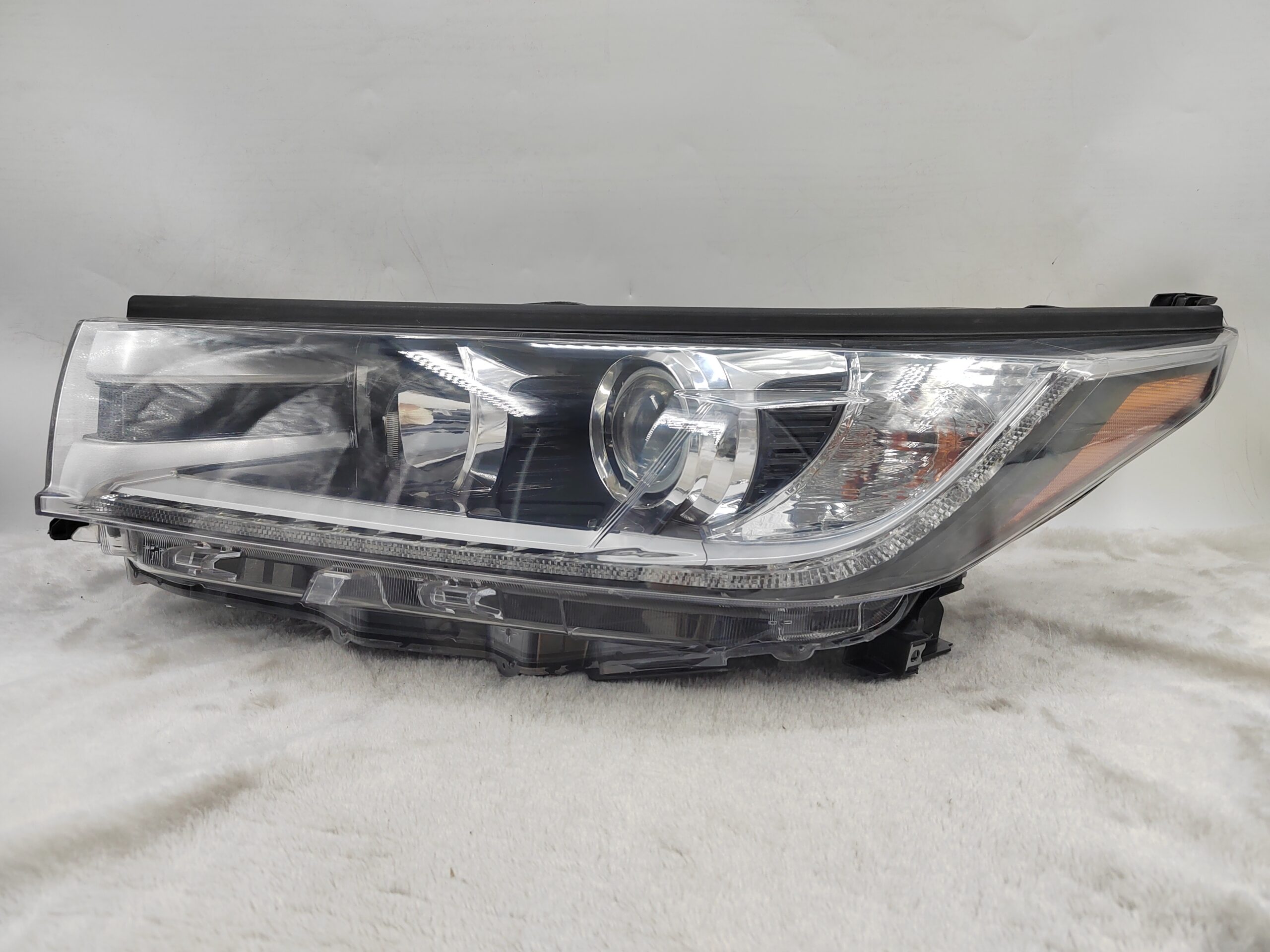 TOYOTA KLUGER 2017-2019 HALOGEN L.H.S HEADLIGHT ASSEMBLY