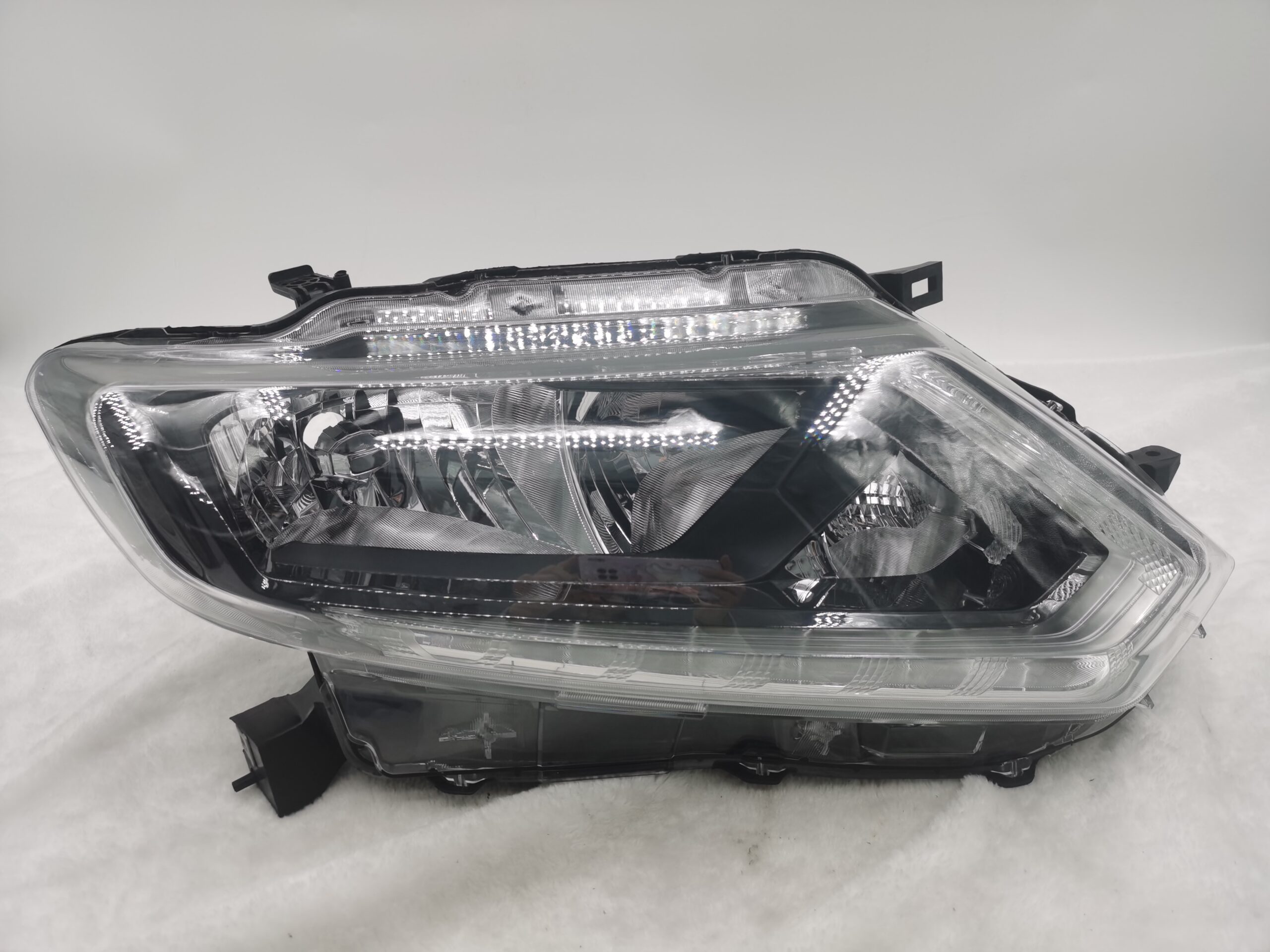 NISSAN X-TRAIL 2014-2016 HALOGEN R.H.S HEADLIGHT ASSEMBLY